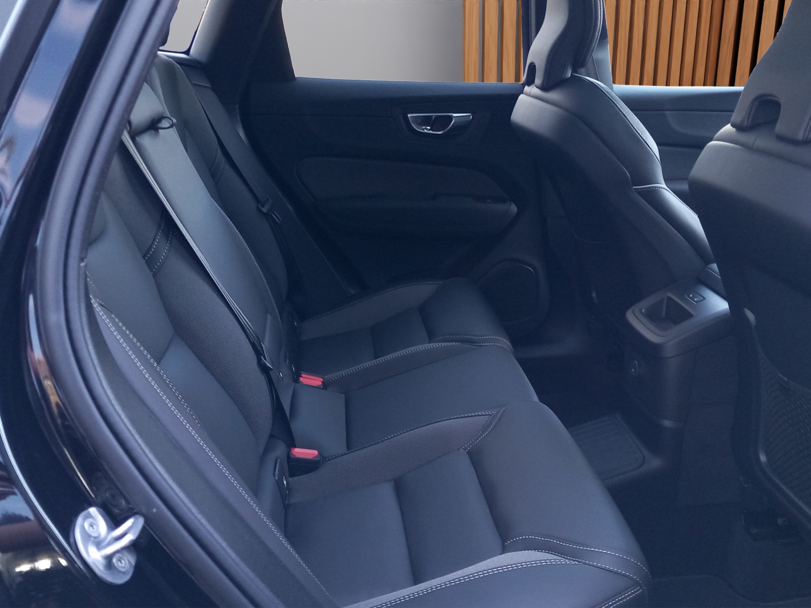 VOLVO XC60 2.0 T8 TE Black Edition eAWD-image-10