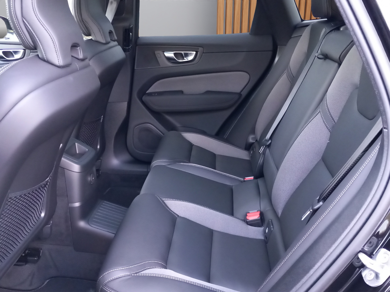 VOLVO XC60 2.0 T8 TE Black Edition eAWD-image-8