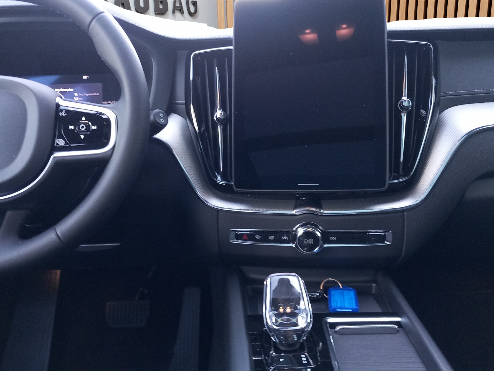 VOLVO XC60 2.0 T8 TE Black Edition eAWD-image-14