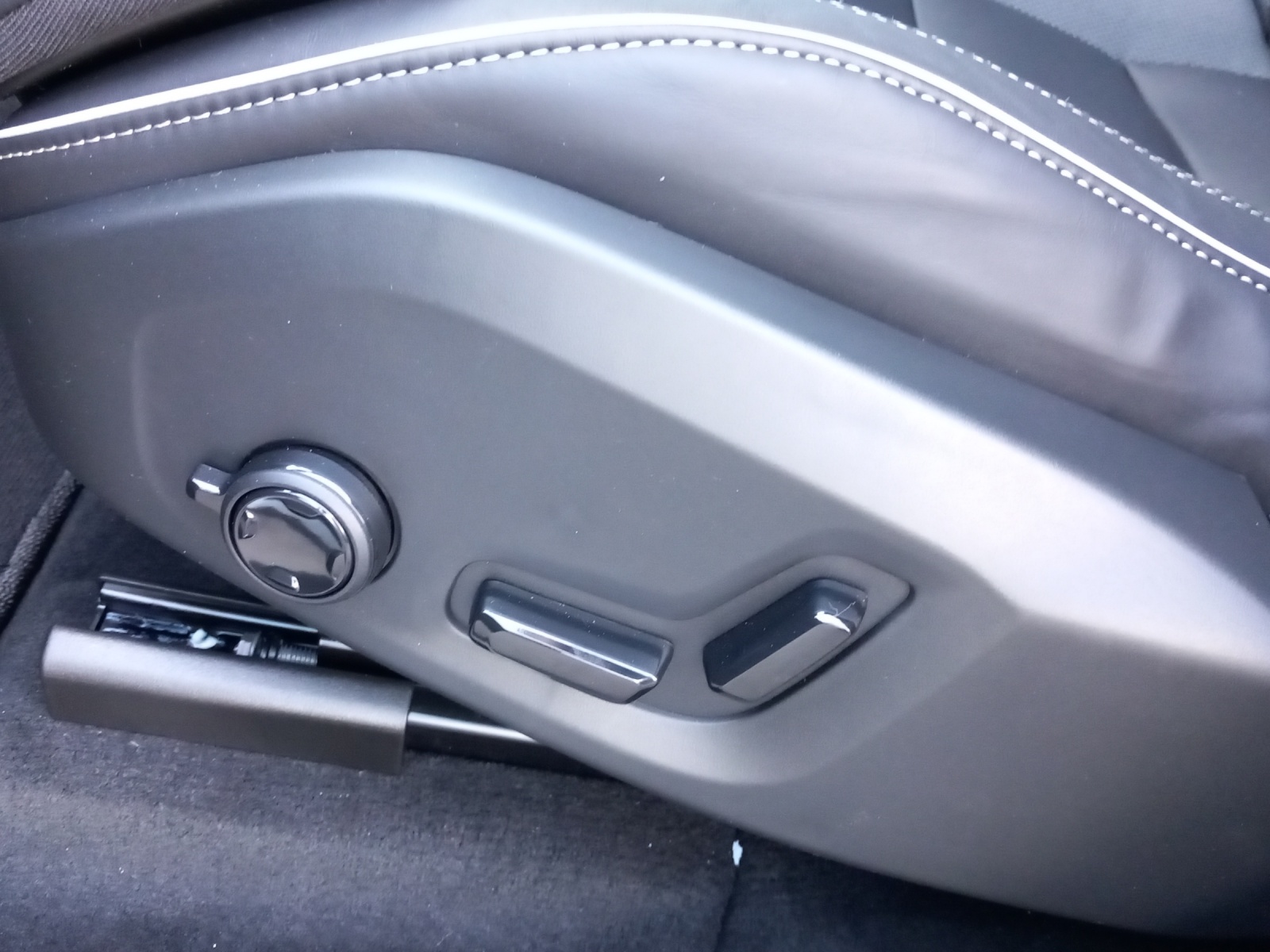 VOLVO XC60 2.0 T8 TE Black Edition eAWD-image-12