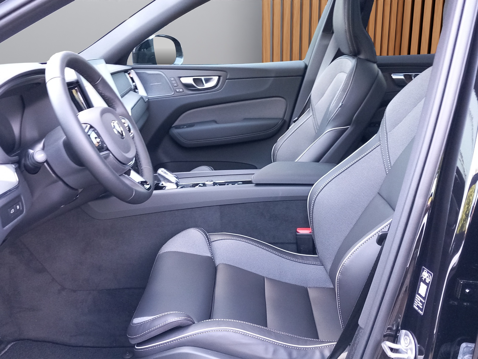 VOLVO XC60 2.0 T8 TE Black Edition eAWD-image-9