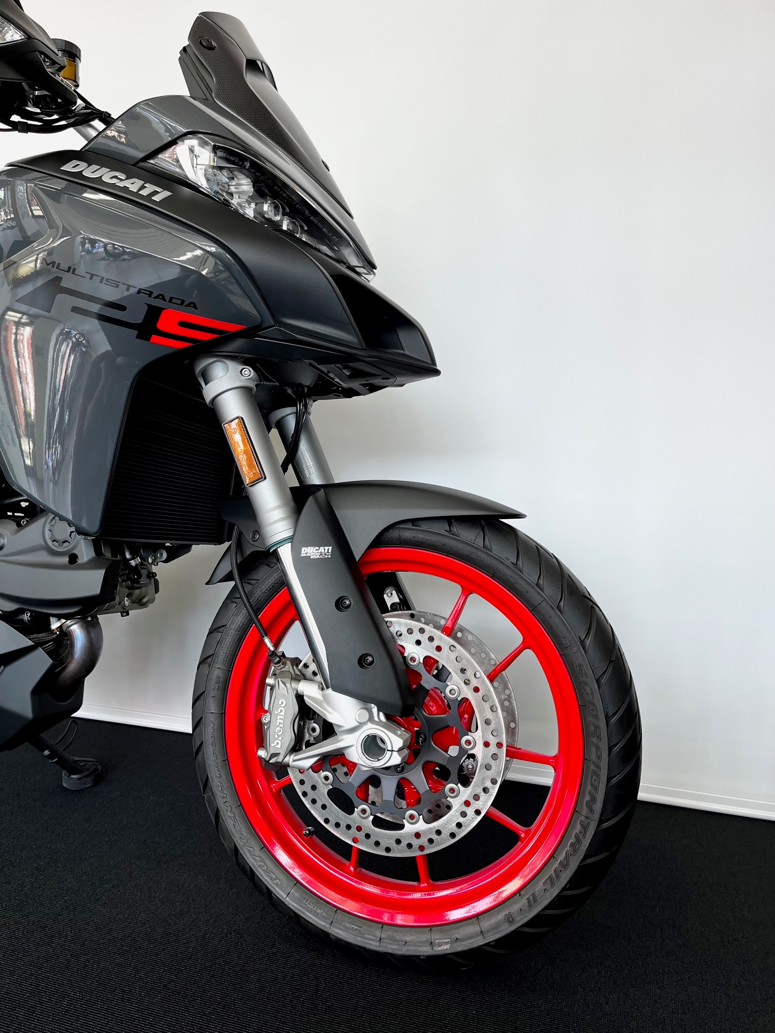 DUCATI Multistrada V2 S Touring-showroom-element-2