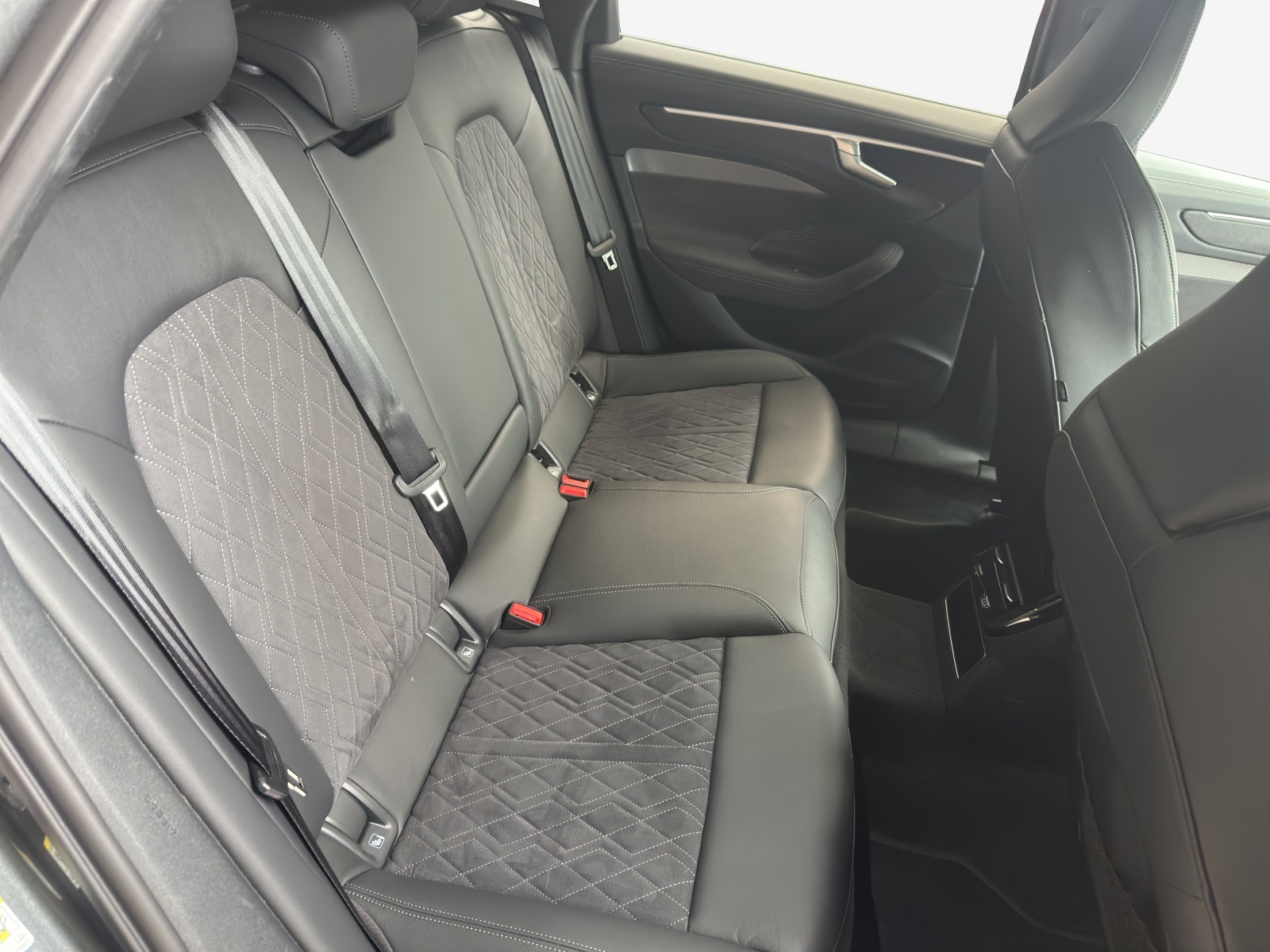 AUDI A6 Avant e-hybrid quattro 220 kW S tronic-image-11