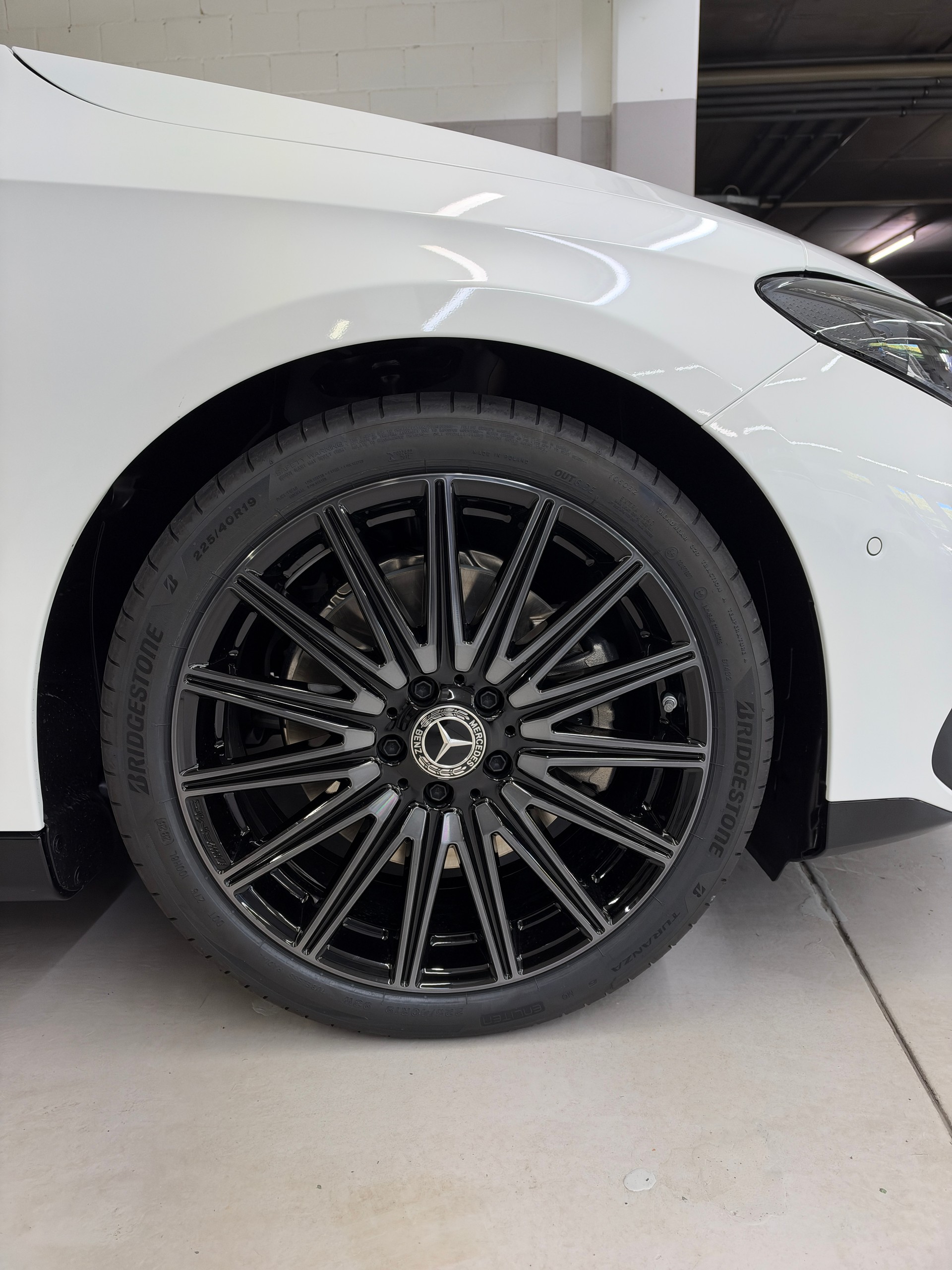 MERCEDES-BENZ CLA Shooting Brake 220 4Matic-image-3