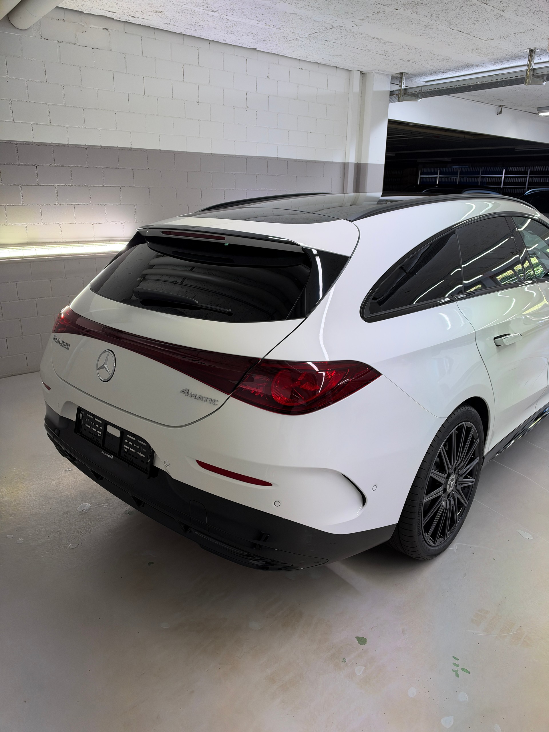 MERCEDES-BENZ CLA Shooting Brake 220 4Matic-image-4