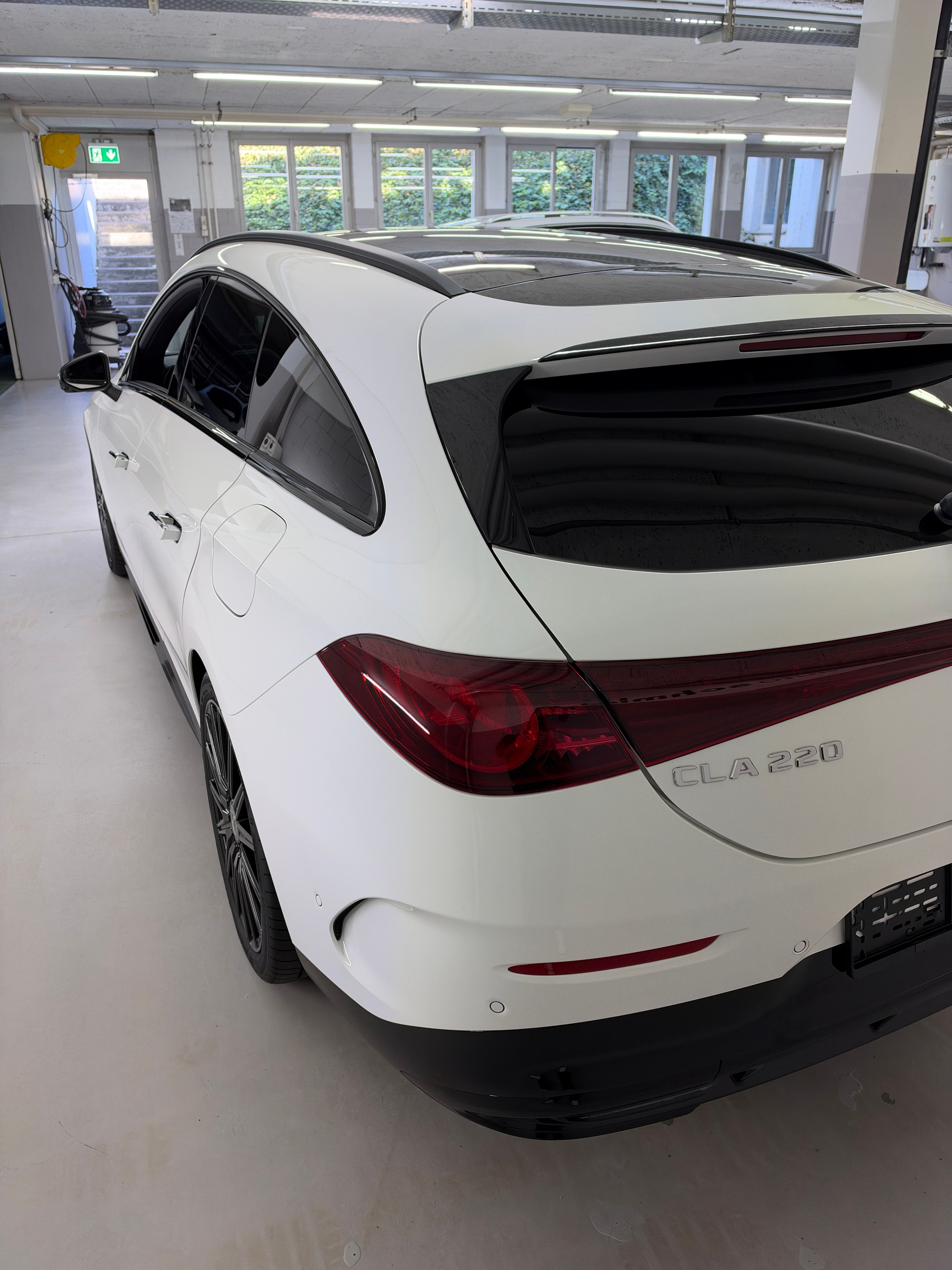 MERCEDES-BENZ CLA Shooting Brake 220 4Matic-image-5