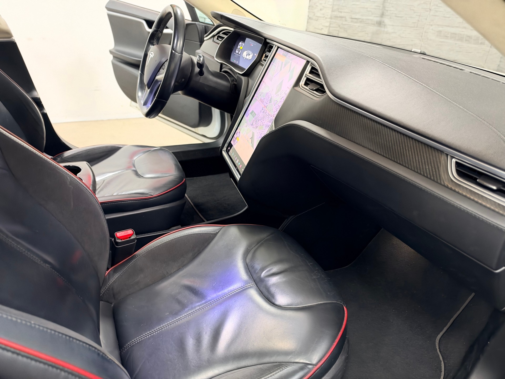 TESLA Model S 85 Performance FREE SUPERCHARGER-image-12
