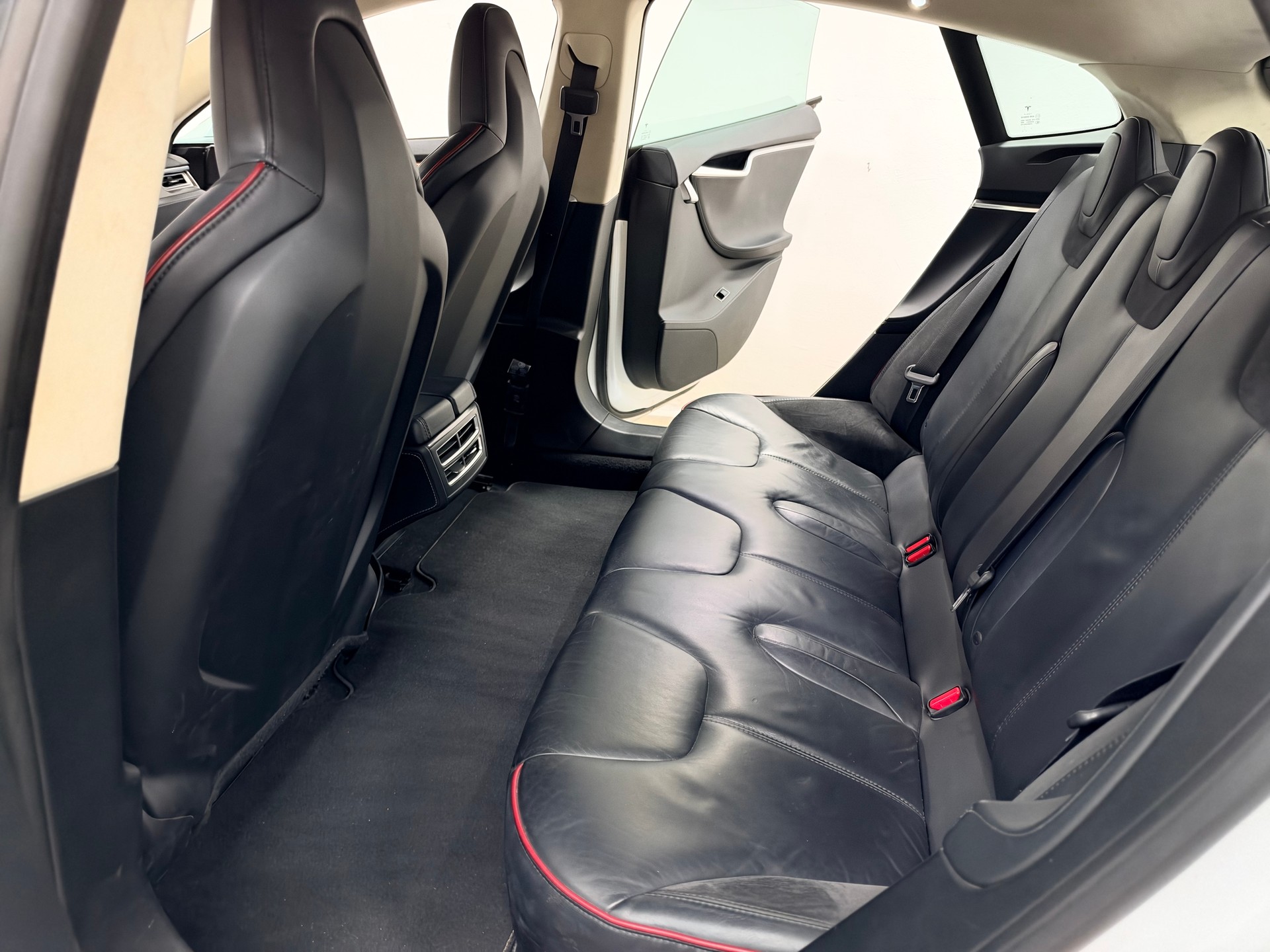 TESLA Model S 85 Performance FREE SUPERCHARGER-image-10