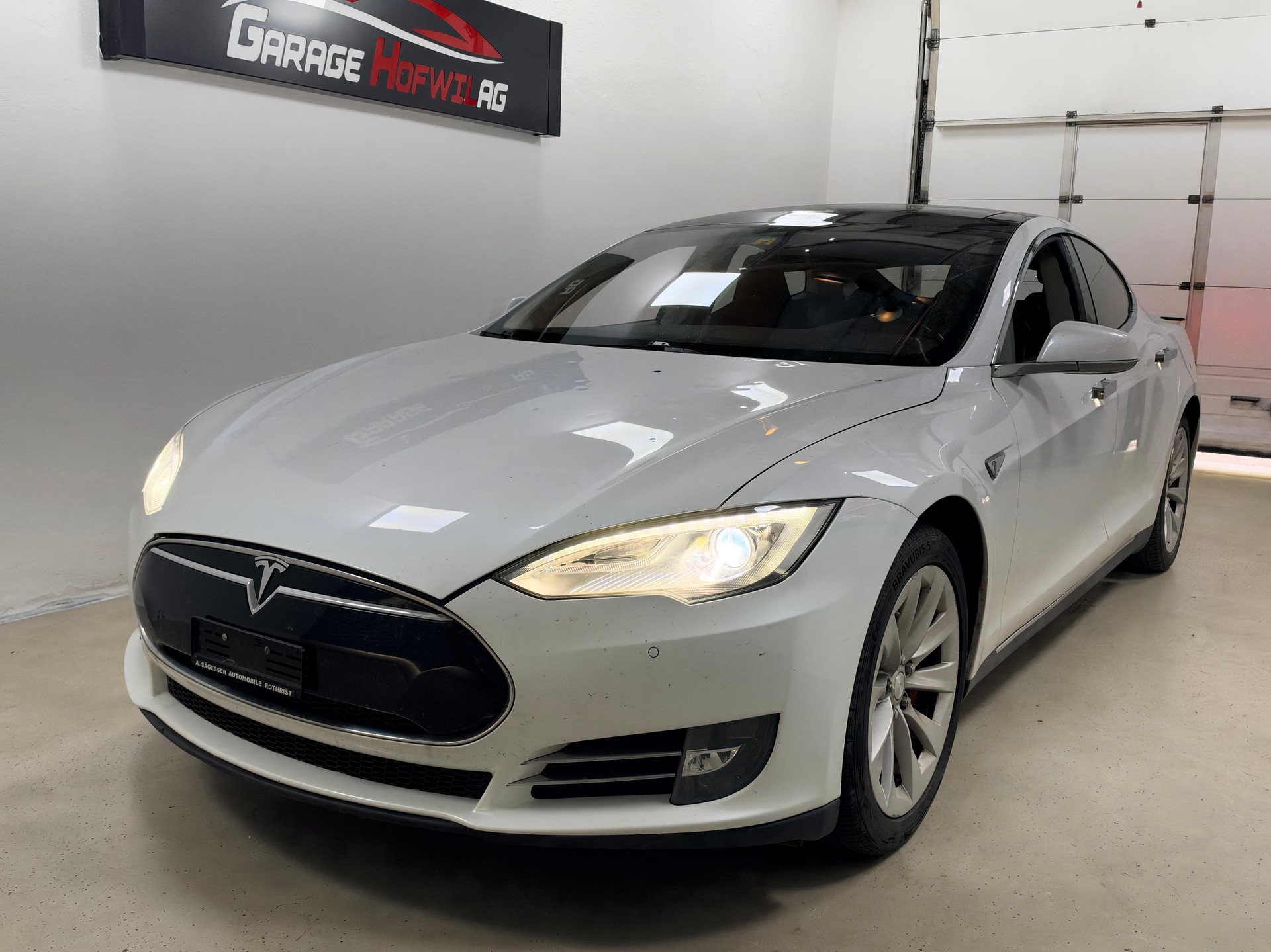 TESLA Model S 85 Performance FREE SUPERCHARGER-image-1