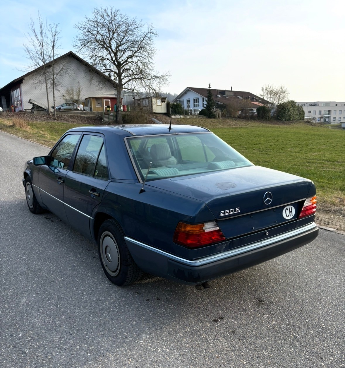 MERCEDES-BENZ 260 E-image-3