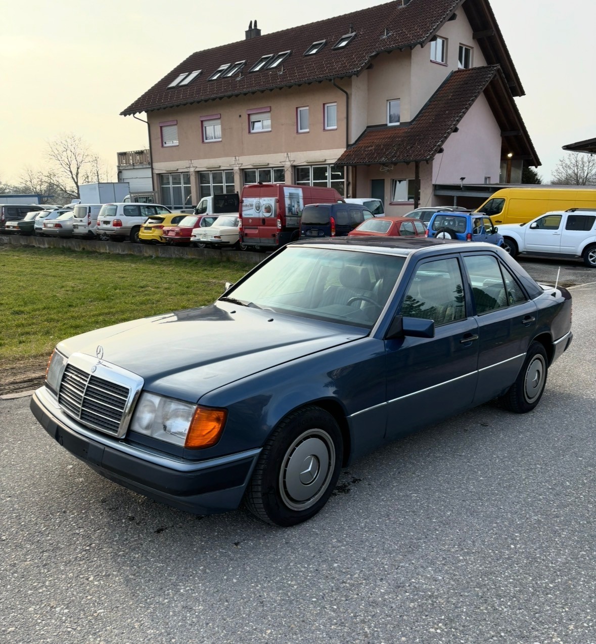 MERCEDES-BENZ 260 E-image-1