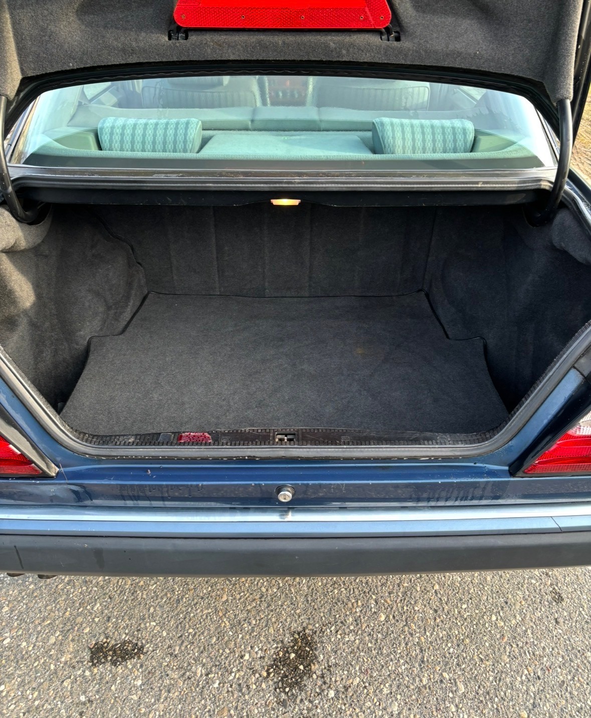 MERCEDES-BENZ 260 E-image-8