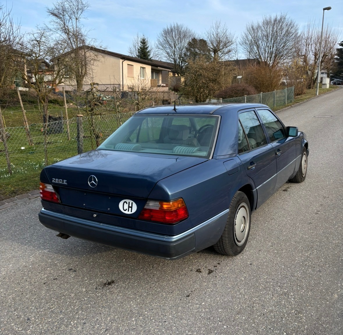 MERCEDES-BENZ 260 E-image-2