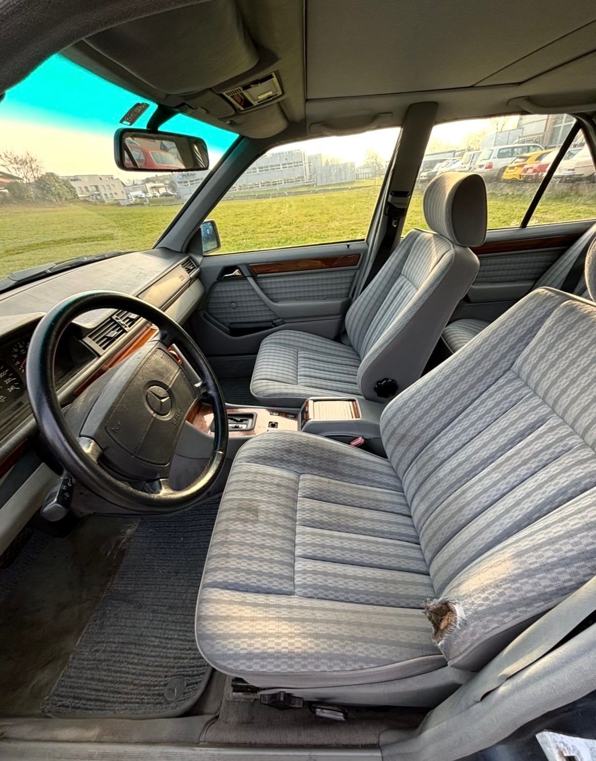 MERCEDES-BENZ 260 E-image-4