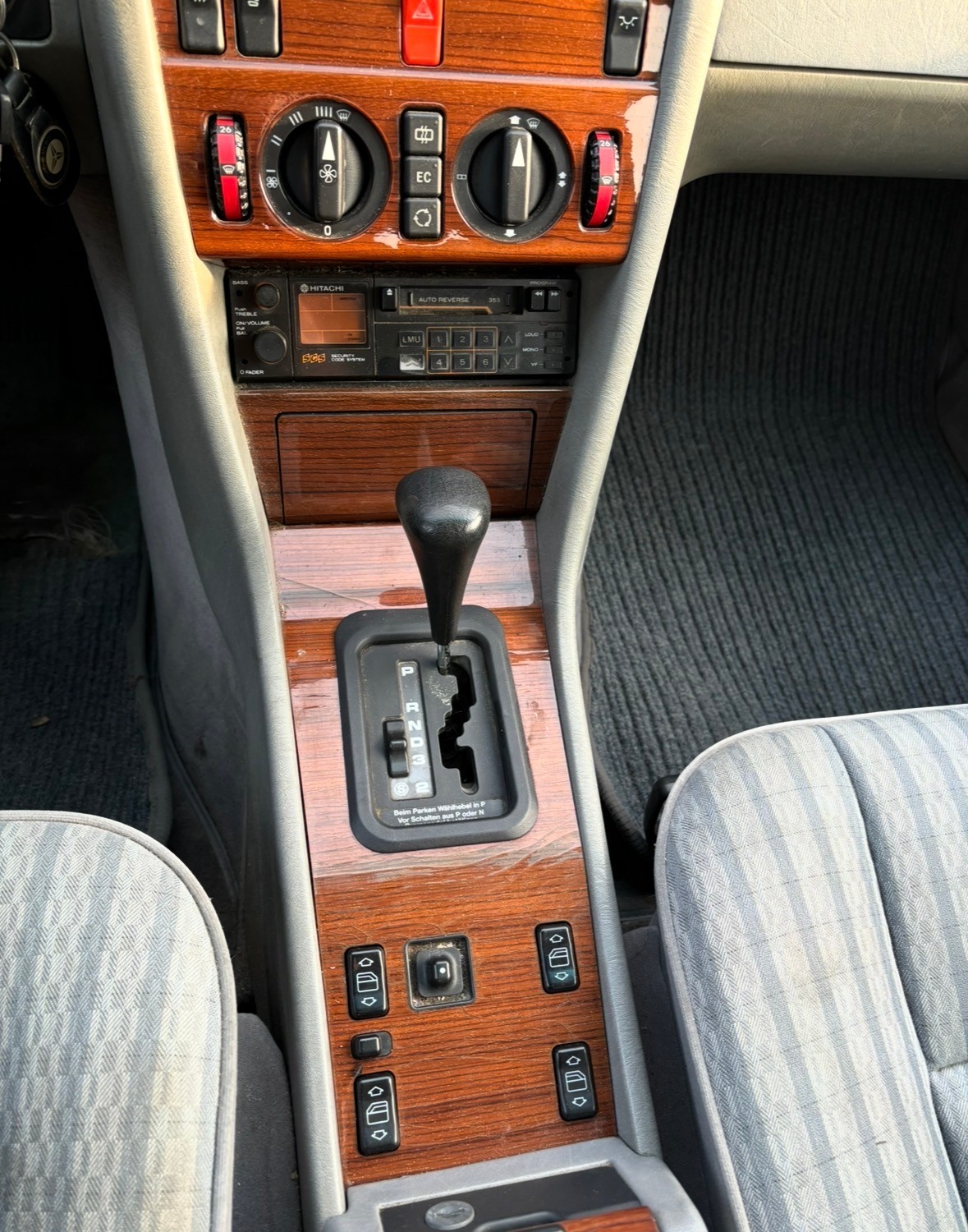 MERCEDES-BENZ 260 E-image-6