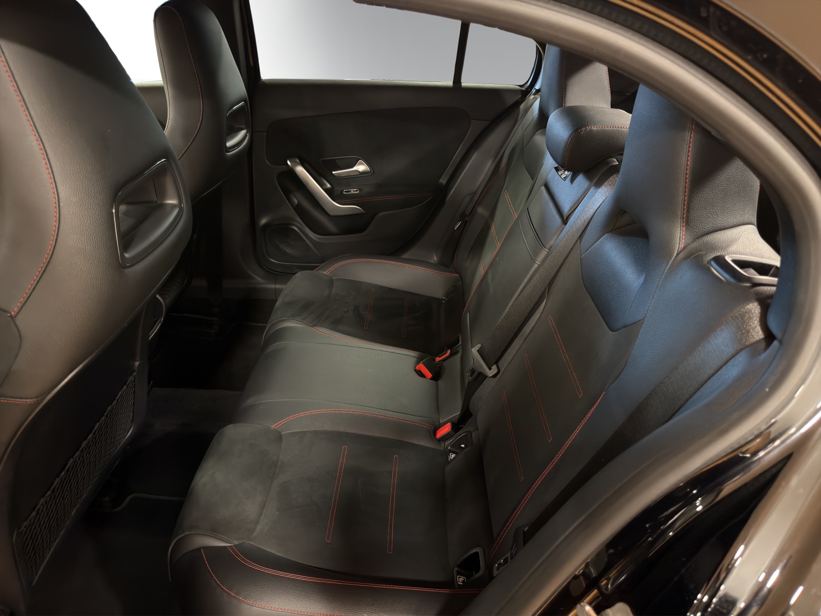 MERCEDES-BENZ A 200 AMG Line 7G-DCT-image-11
