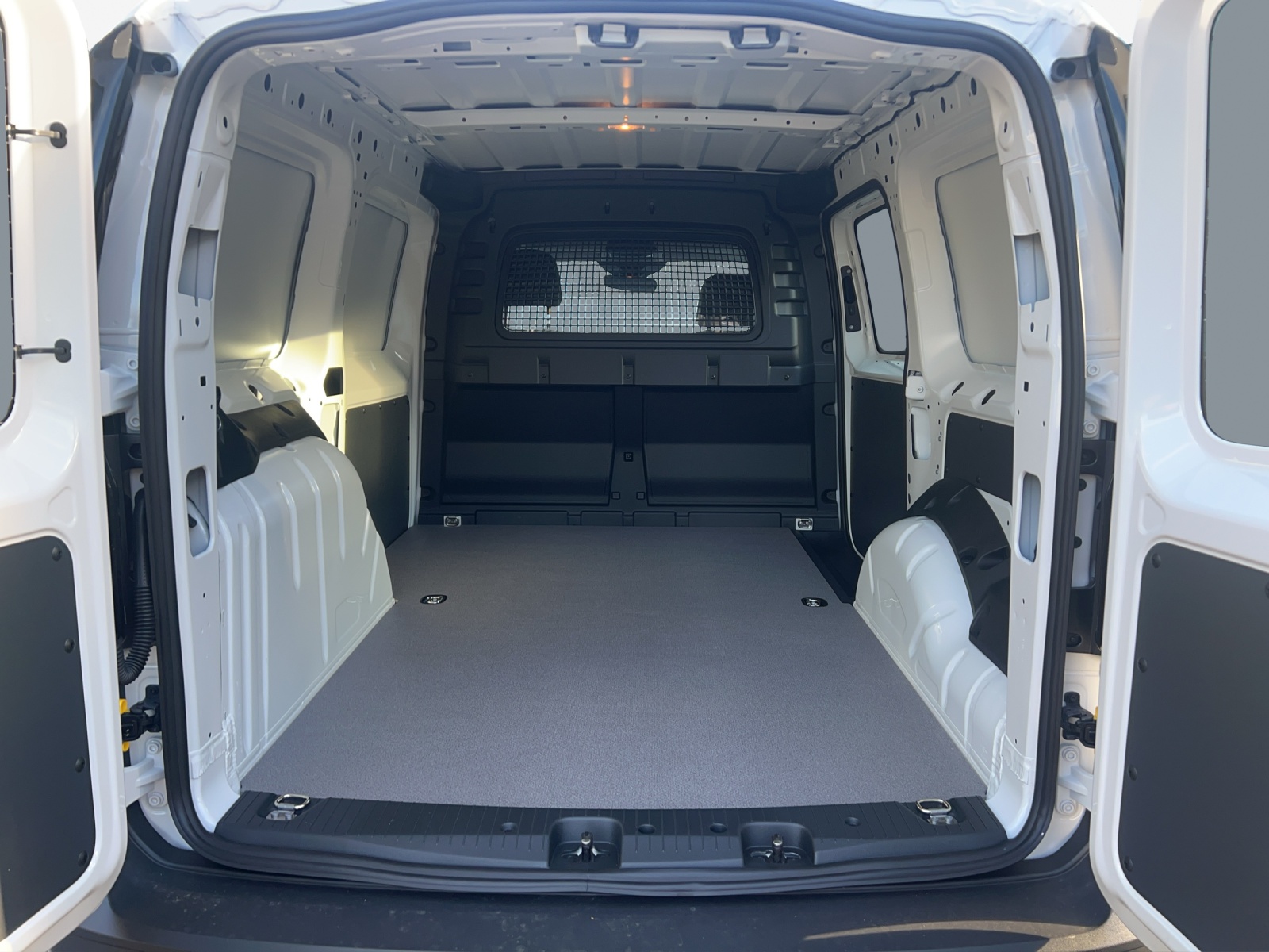 VW Caddy Cargo 1.5TSI Maxi Entry-image-11