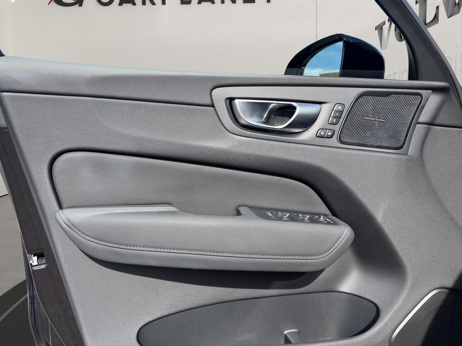 VOLVO XC60 2.0 T6 TE Plus Dark eAWD-image-15