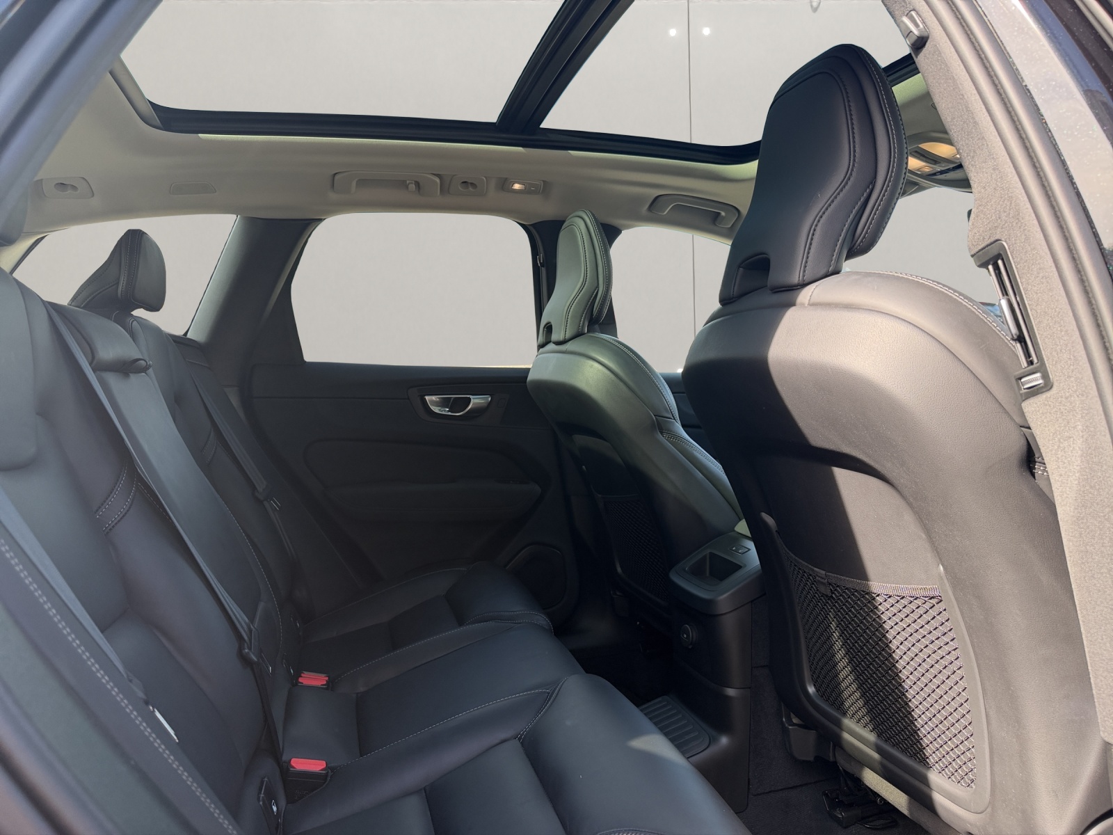 VOLVO XC60 2.0 T6 TE Plus Dark eAWD-image-14