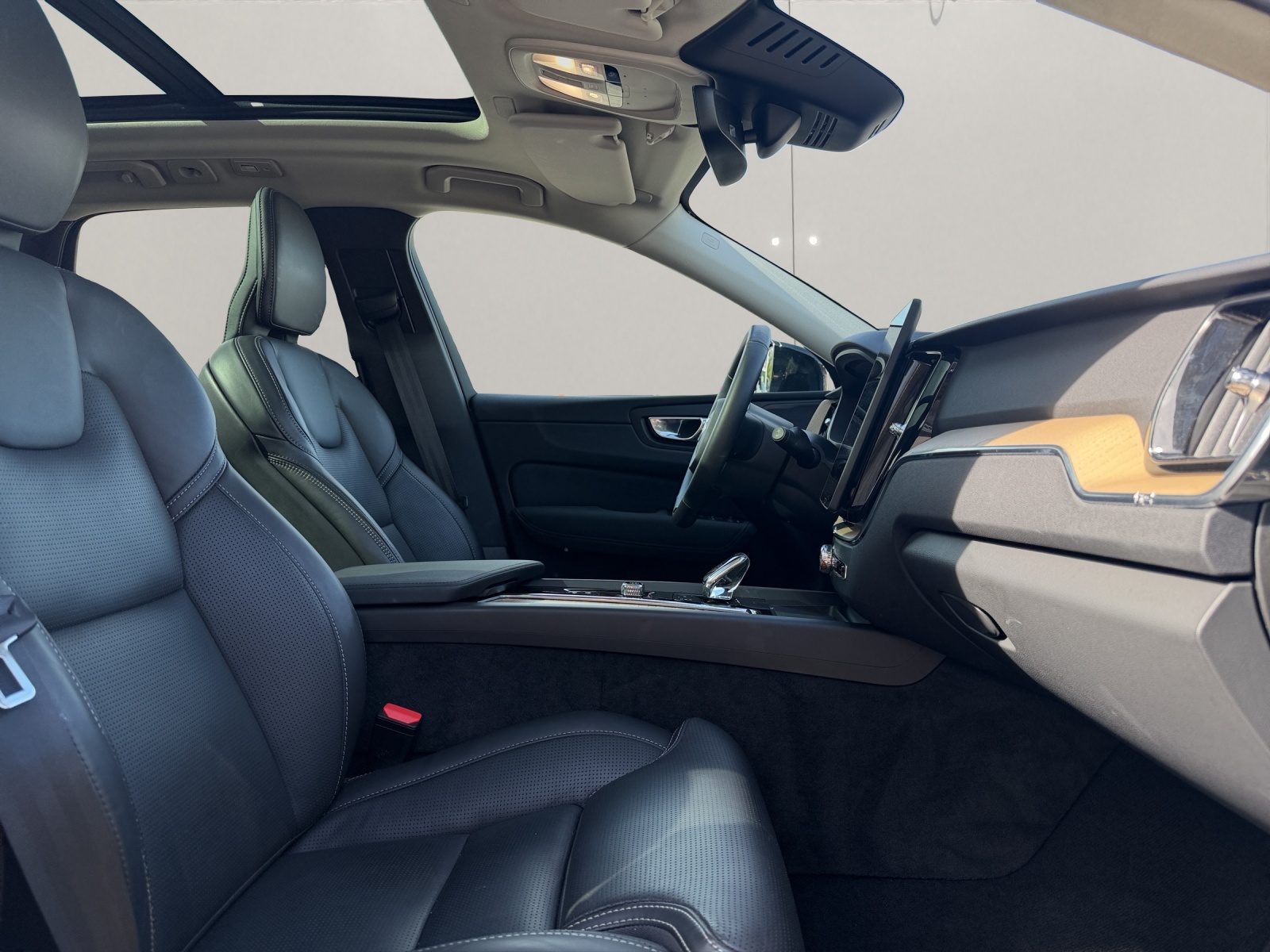 VOLVO XC60 2.0 T6 TE Plus Dark eAWD-image-12