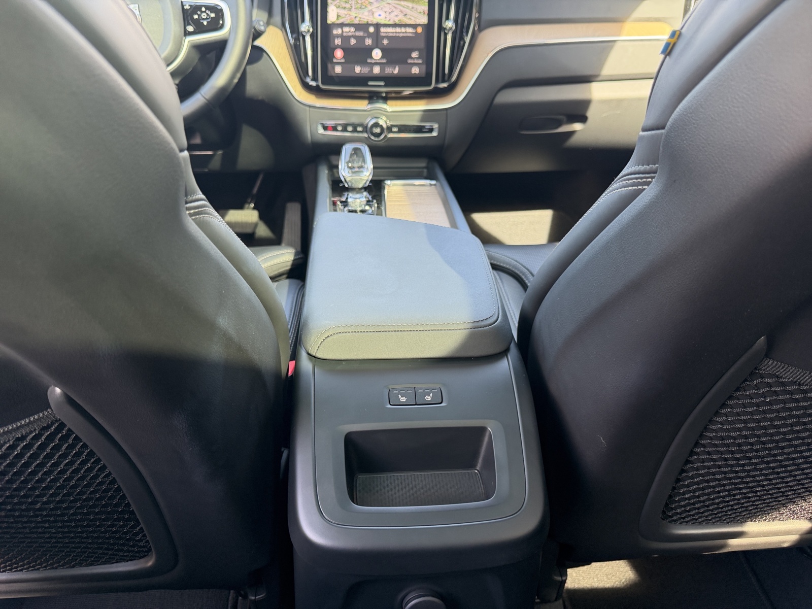 VOLVO XC60 2.0 T6 TE Plus Dark eAWD-image-16