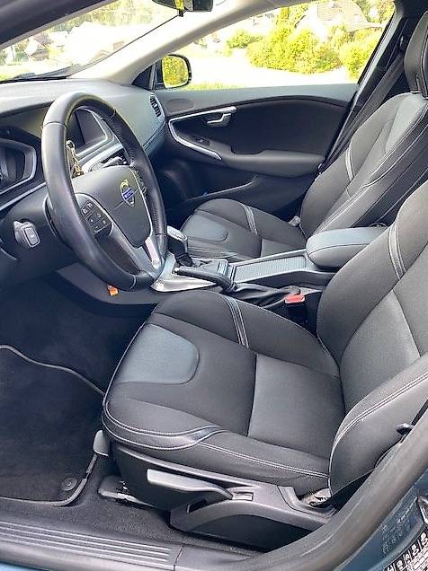 VOLVO V40-image-3