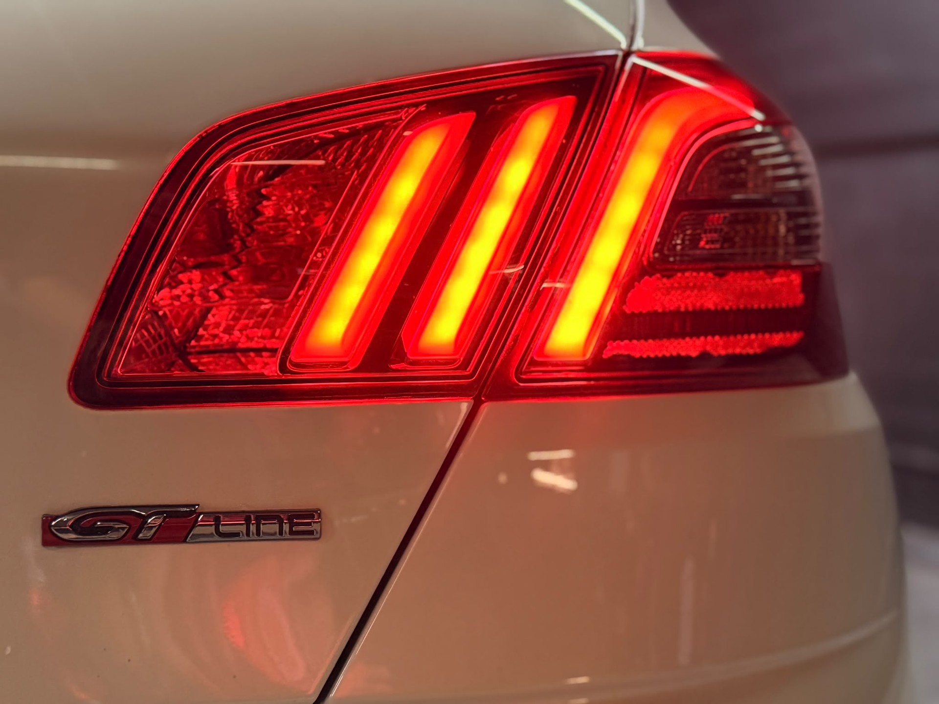 PEUGEOT 308 2.0 BlueHDI GT Line-image-8