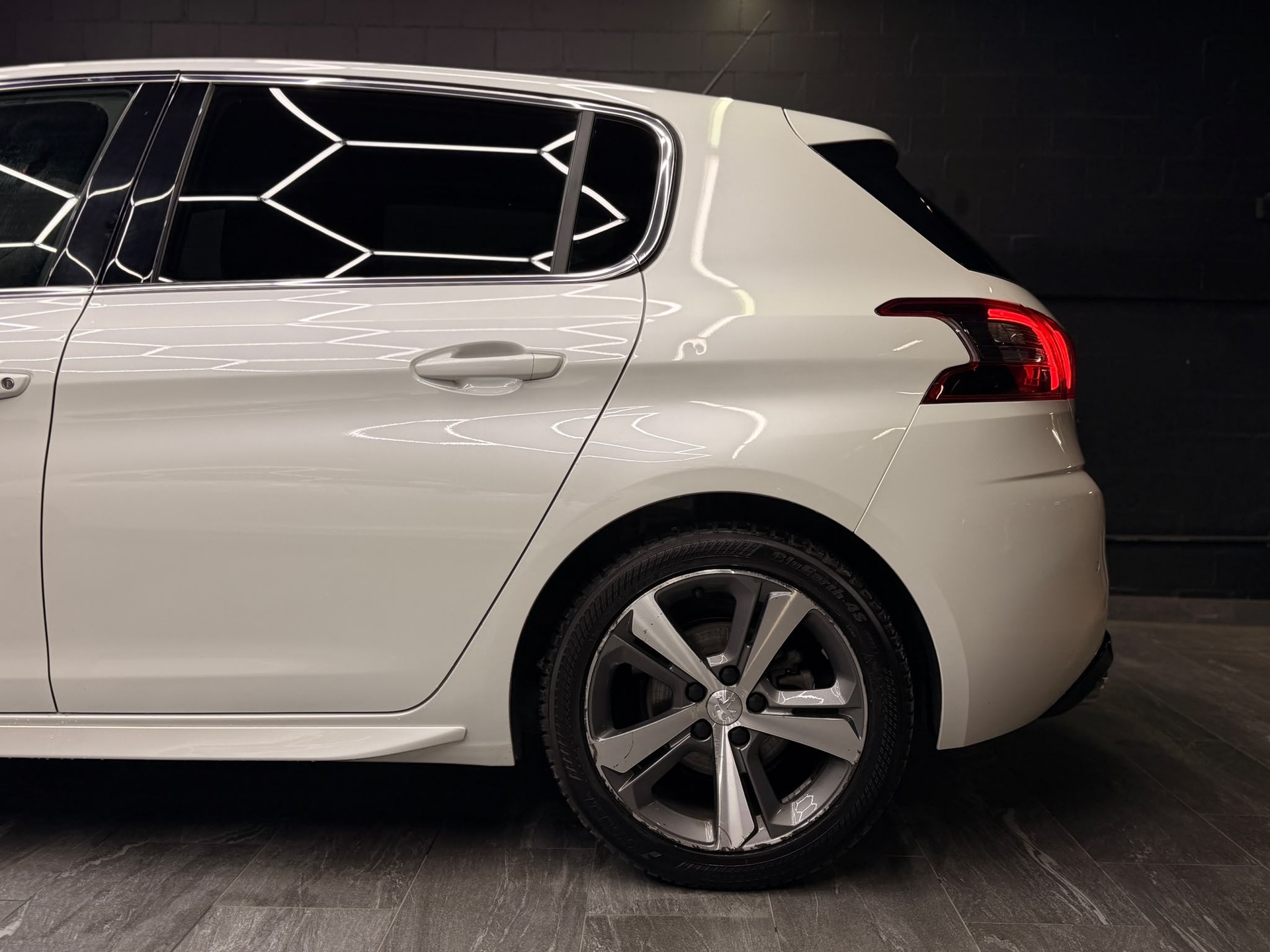 PEUGEOT 308 2.0 BlueHDI GT Line-image-11