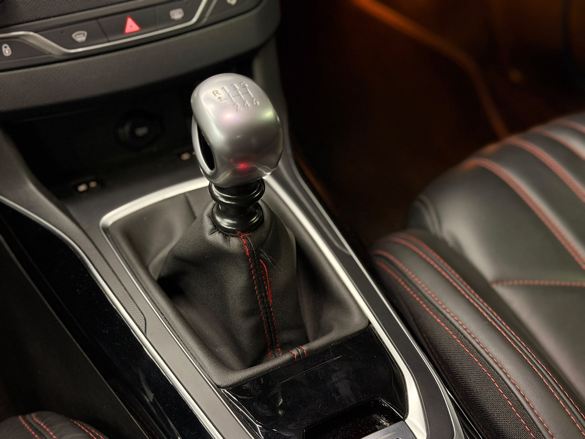 PEUGEOT 308 2.0 BlueHDI GT Line-image-22
