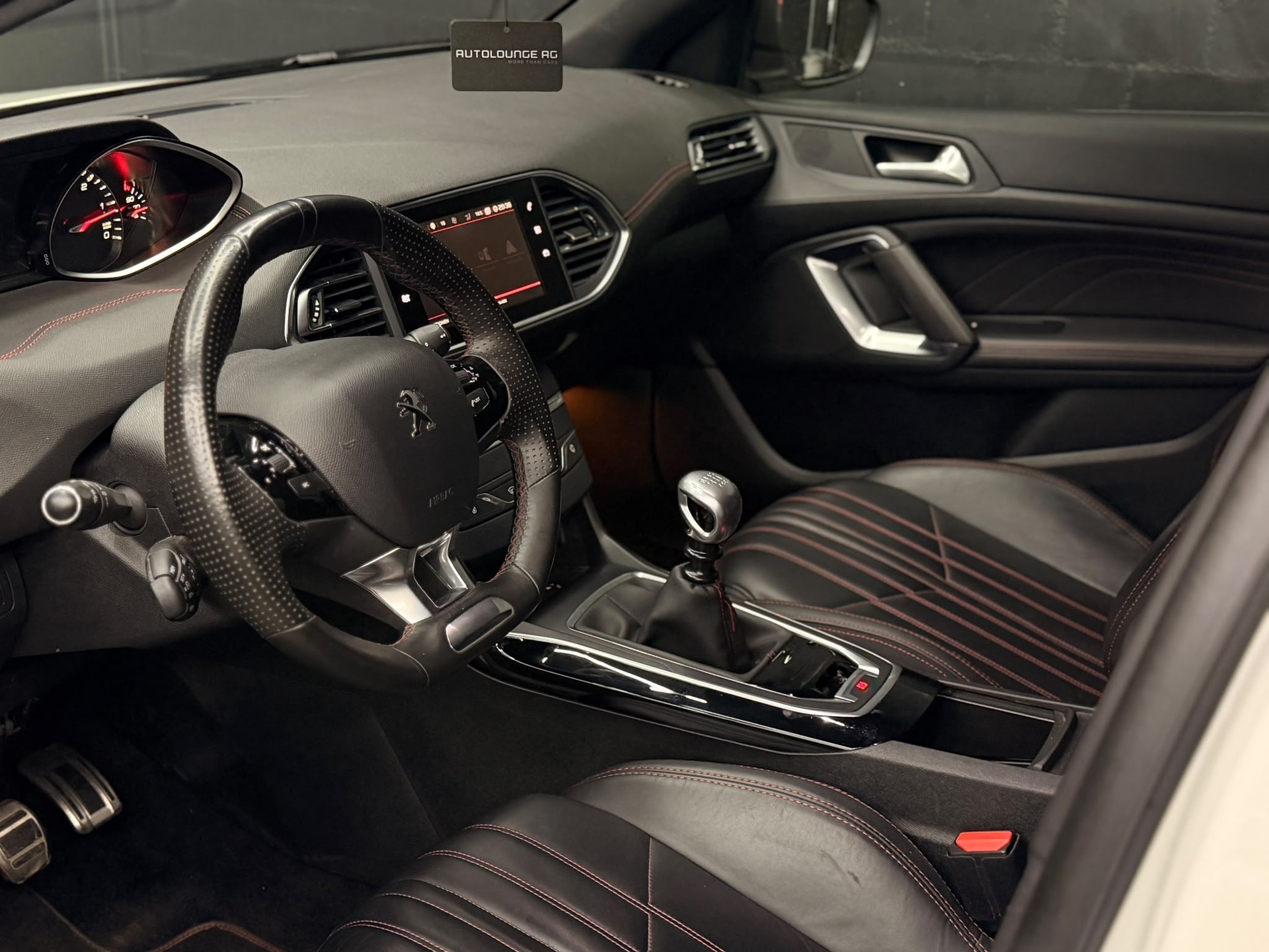 PEUGEOT 308 2.0 BlueHDI GT Line-image-13