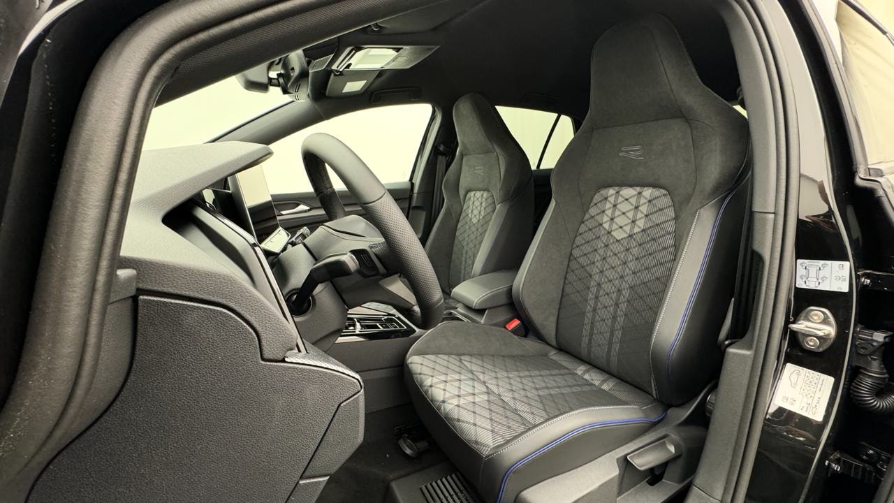 VW Golf 1.5 e TSI mHEV R-Line DSG-image-4