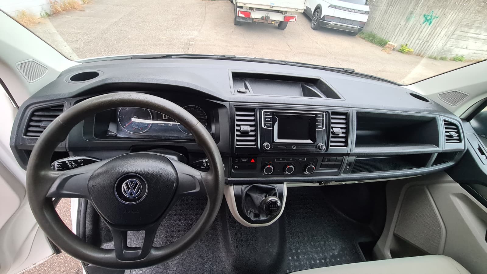 VW T6 2.0 TDI 4Motion ** 3-Plätzer ** RF-Kamera ** Anh-Kupplung ** PDC ** Sortimo ** Frisch Ab MFK & Sernice **-image-17