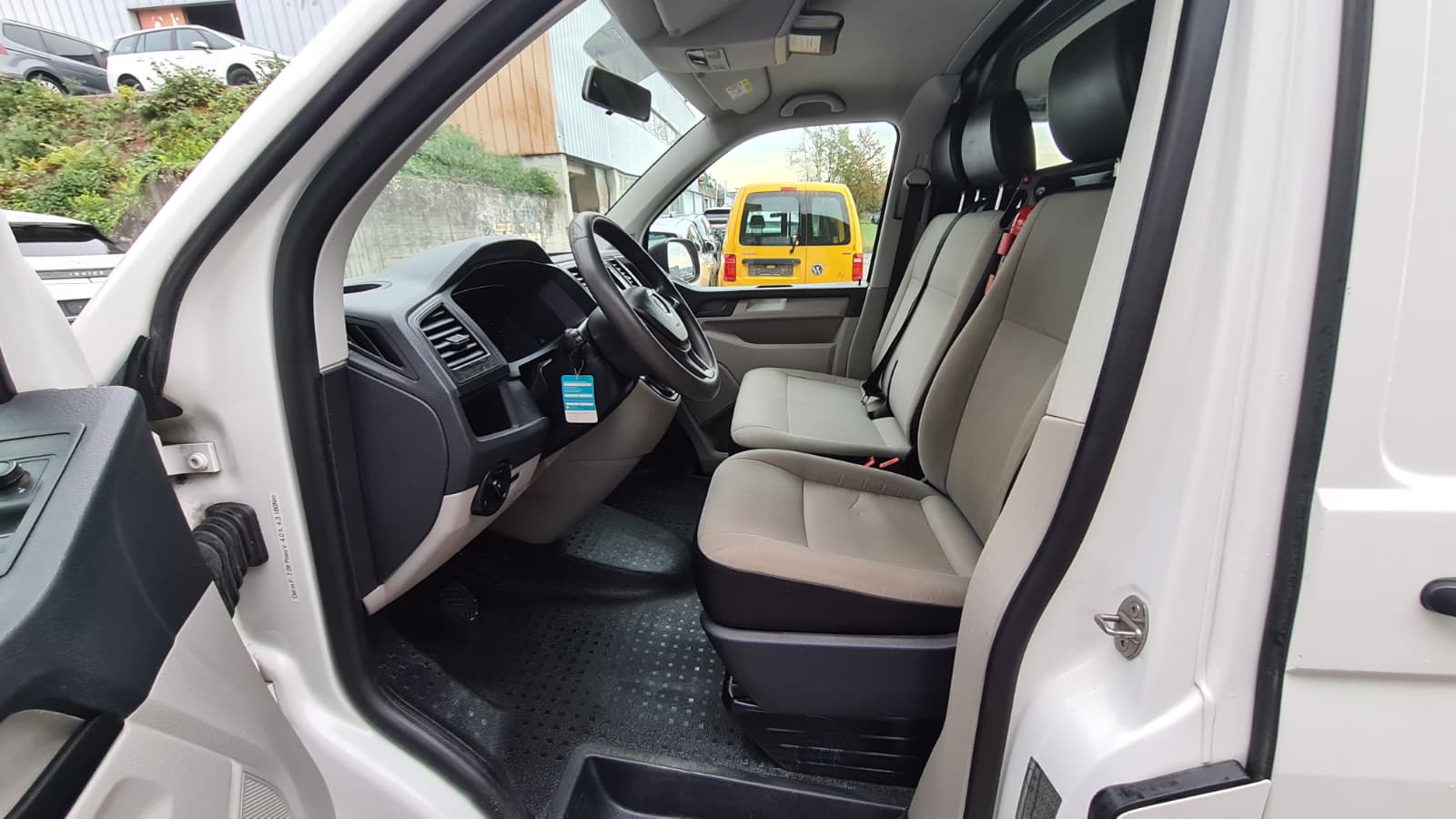 VW T6 2.0 TDI 4Motion ** 3-Plätzer ** RF-Kamera ** Anh-Kupplung ** PDC ** Sortimo ** Frisch Ab MFK & Sernice **-image-19