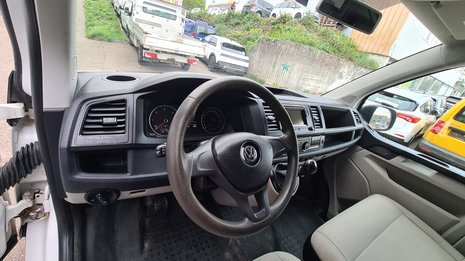 VW T6 2.0 TDI 4Motion ** 3-Plätzer ** RF-Kamera ** Anh-Kupplung ** PDC ** Sortimo ** Frisch Ab MFK & Sernice **-image-18