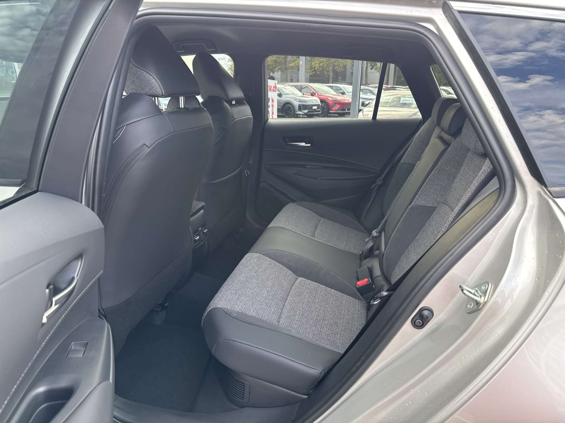 TOYOTA Corolla Touring Sports 2.0 HSD Teamplayer e-CVT Automat-image-6