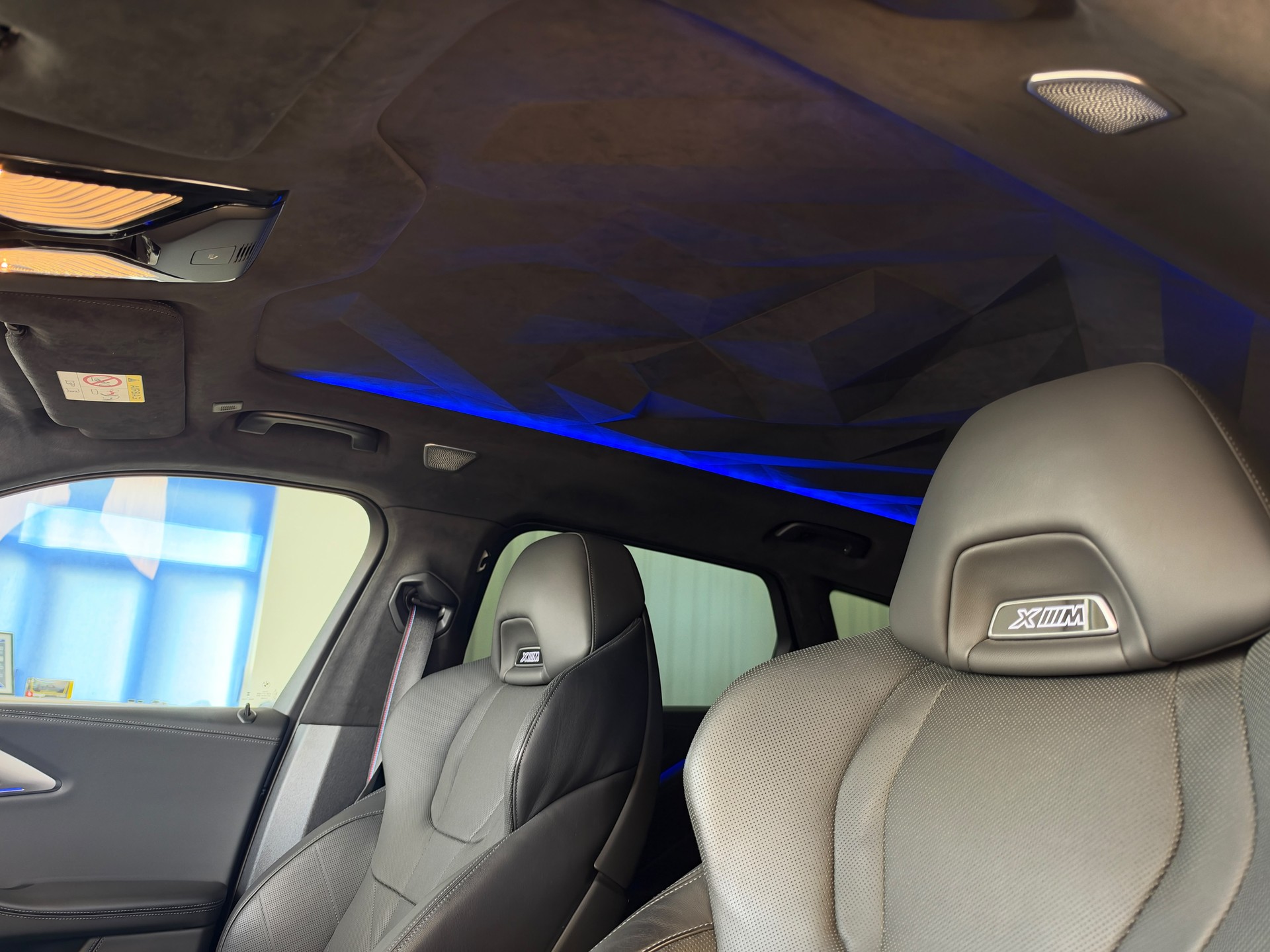 BMW XM xDrive PHEV Steptronic-image-9