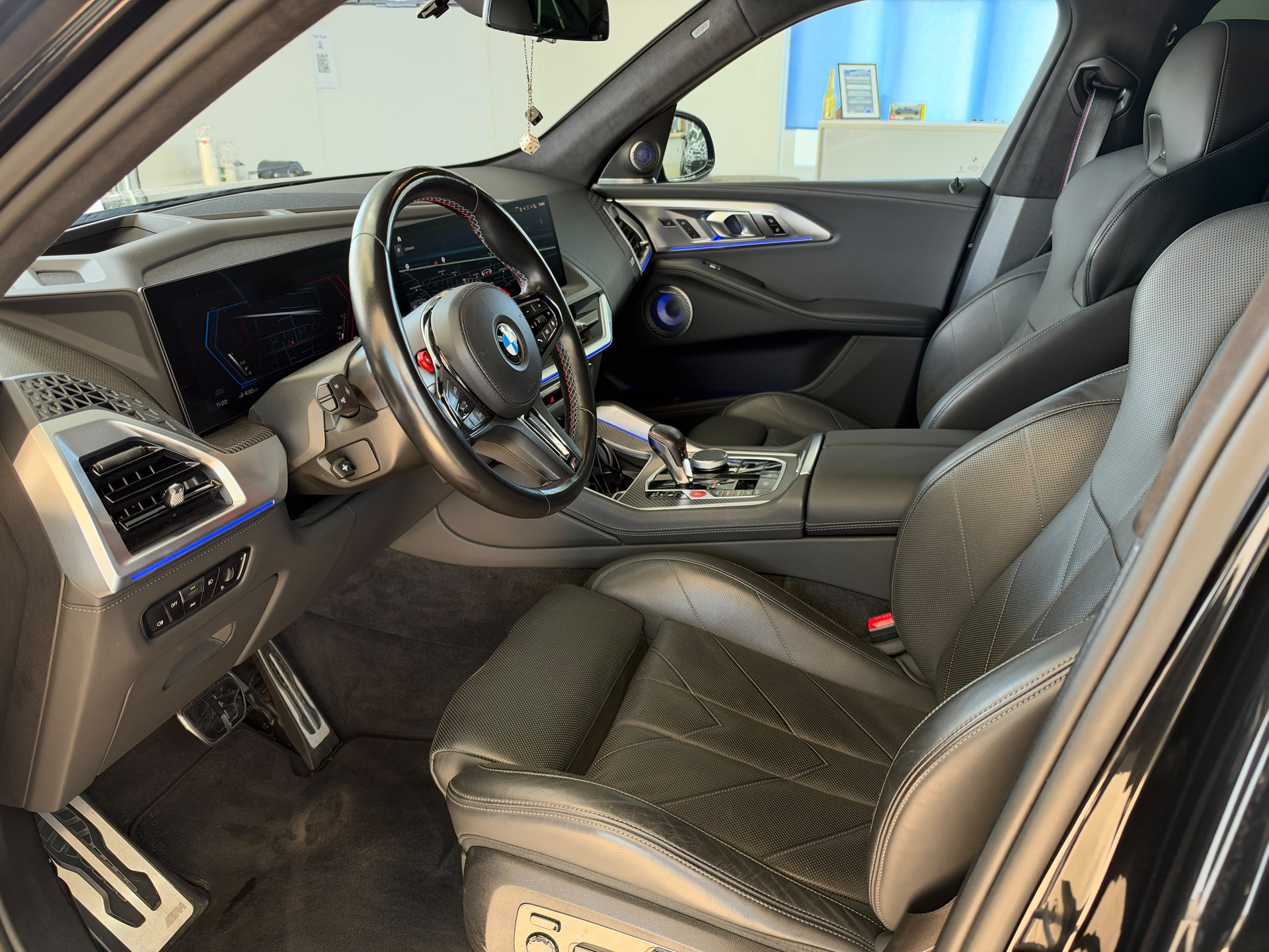 BMW XM xDrive PHEV Steptronic-image-7