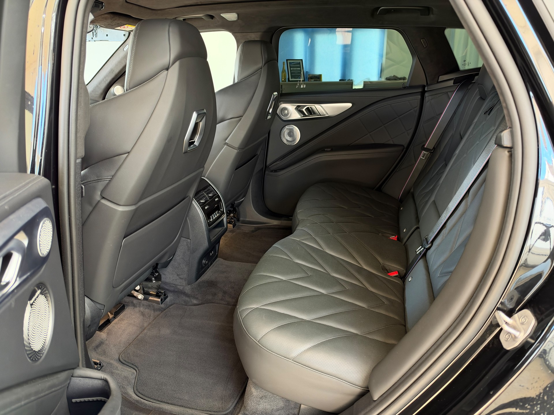 BMW XM xDrive PHEV Steptronic-image-8