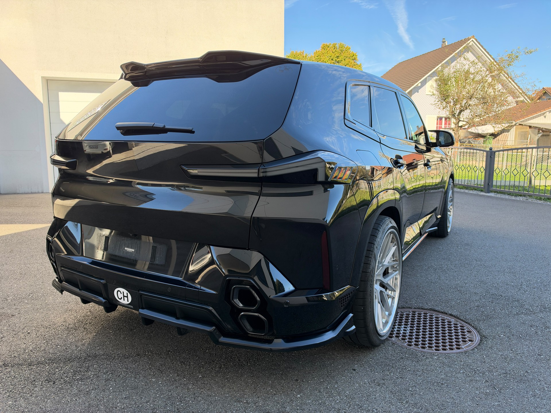 BMW XM xDrive PHEV Steptronic-image-2