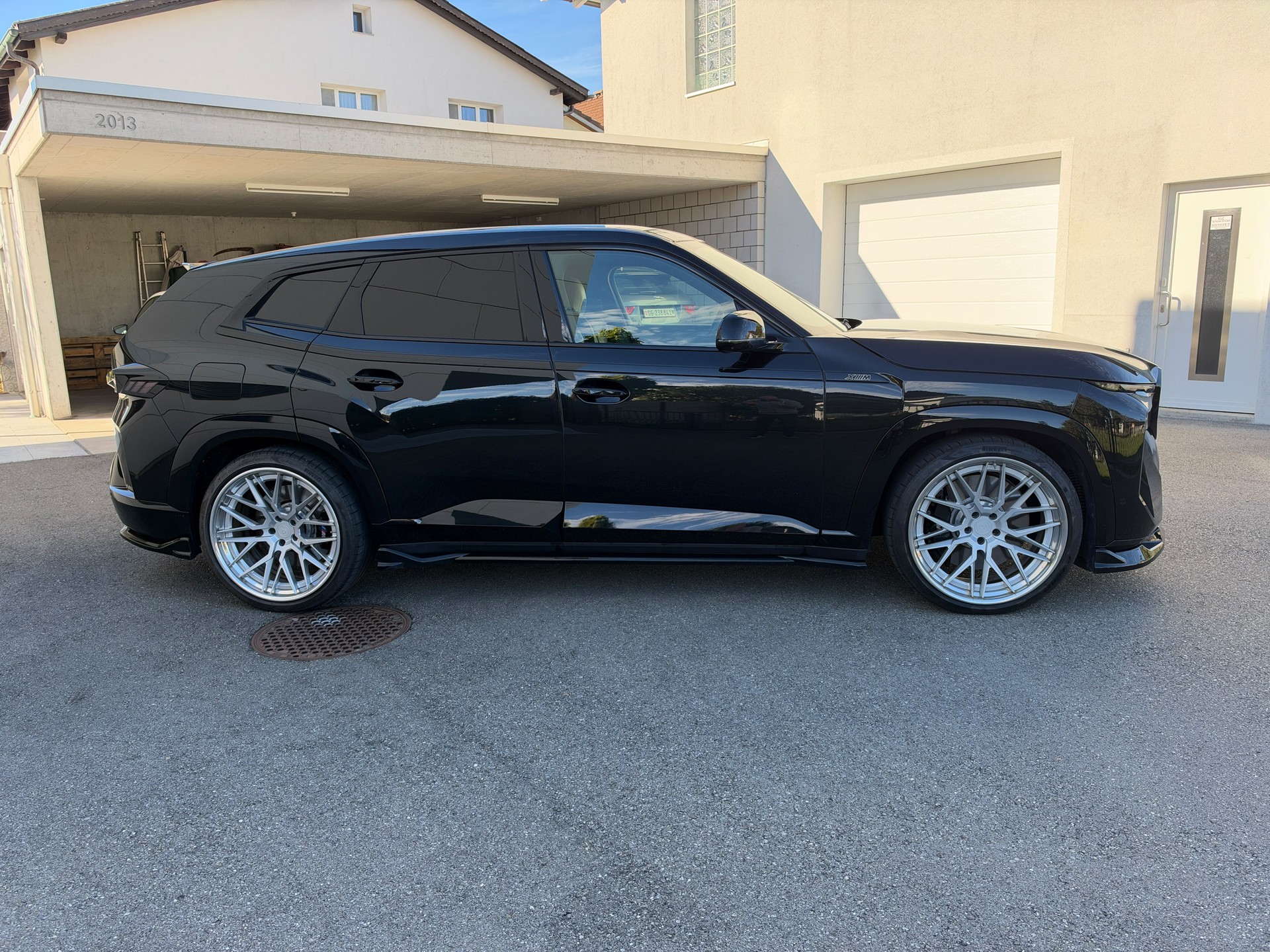 BMW XM xDrive PHEV Steptronic-image-1