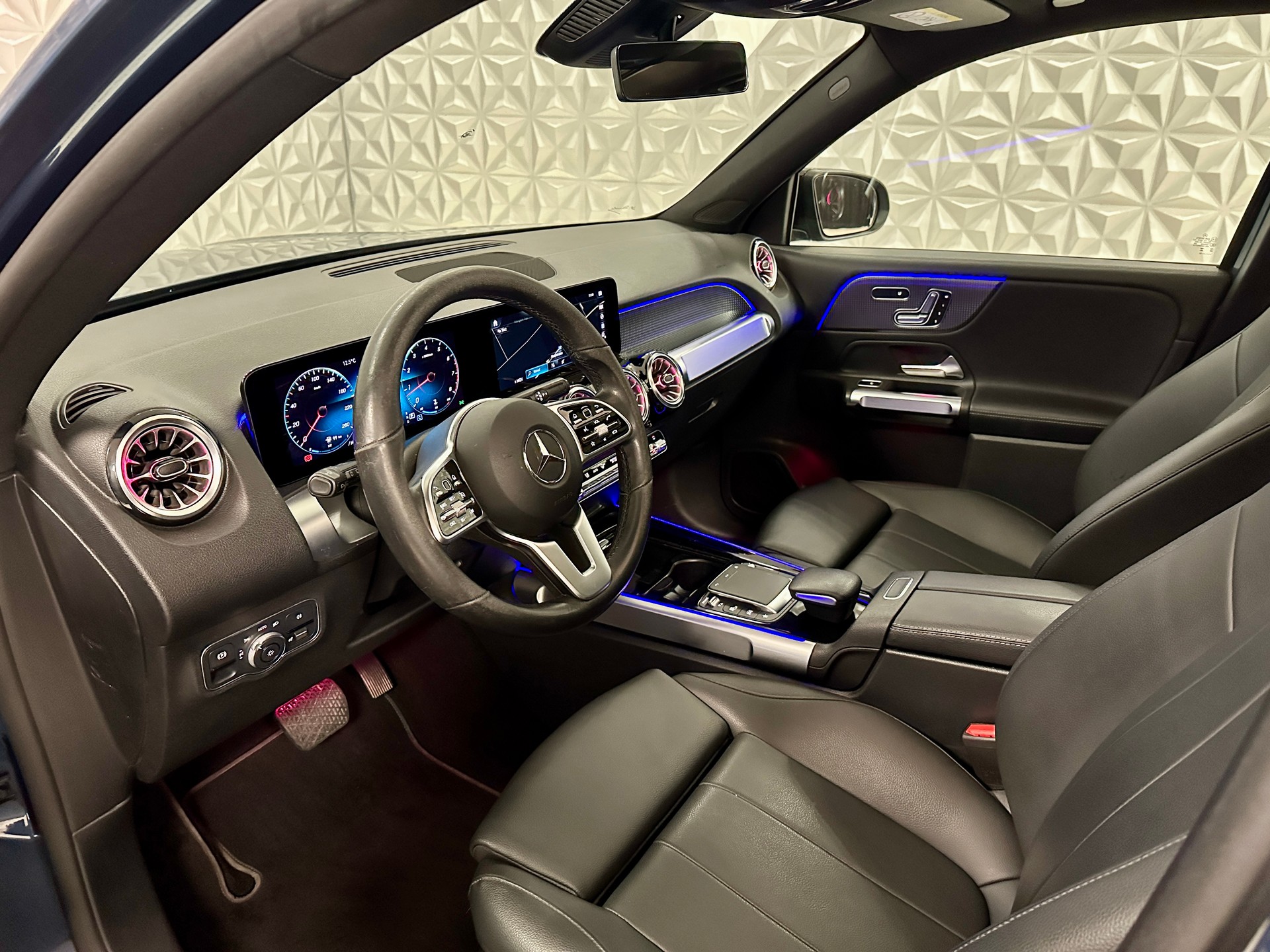MERCEDES-BENZ GLB 250 4Matic Progressive **7-PLÄTZER** 8G-Tronic-image-11