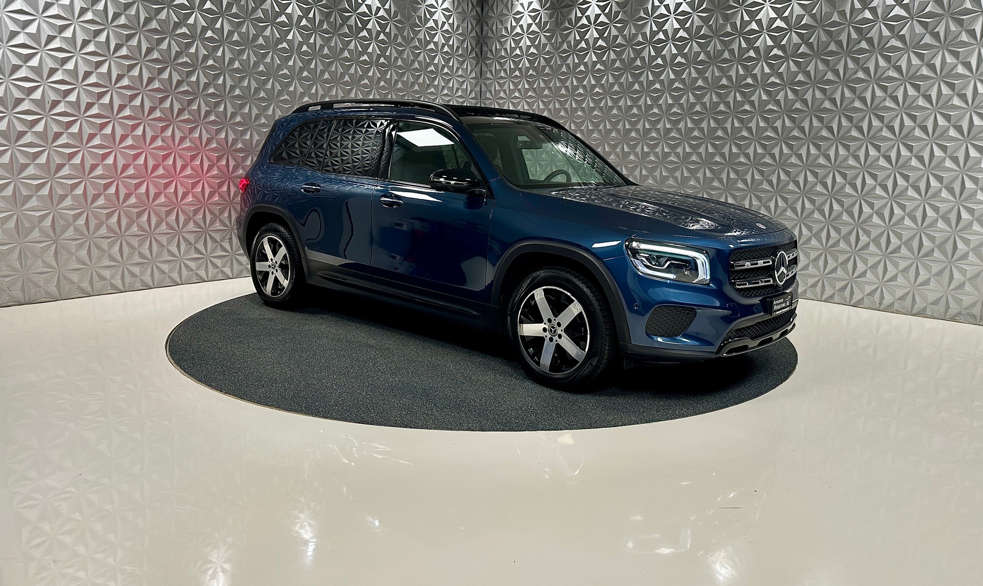 MERCEDES-BENZ GLB 250 4Matic Progressive **7-PLÄTZER** 8G-Tronic-image-2