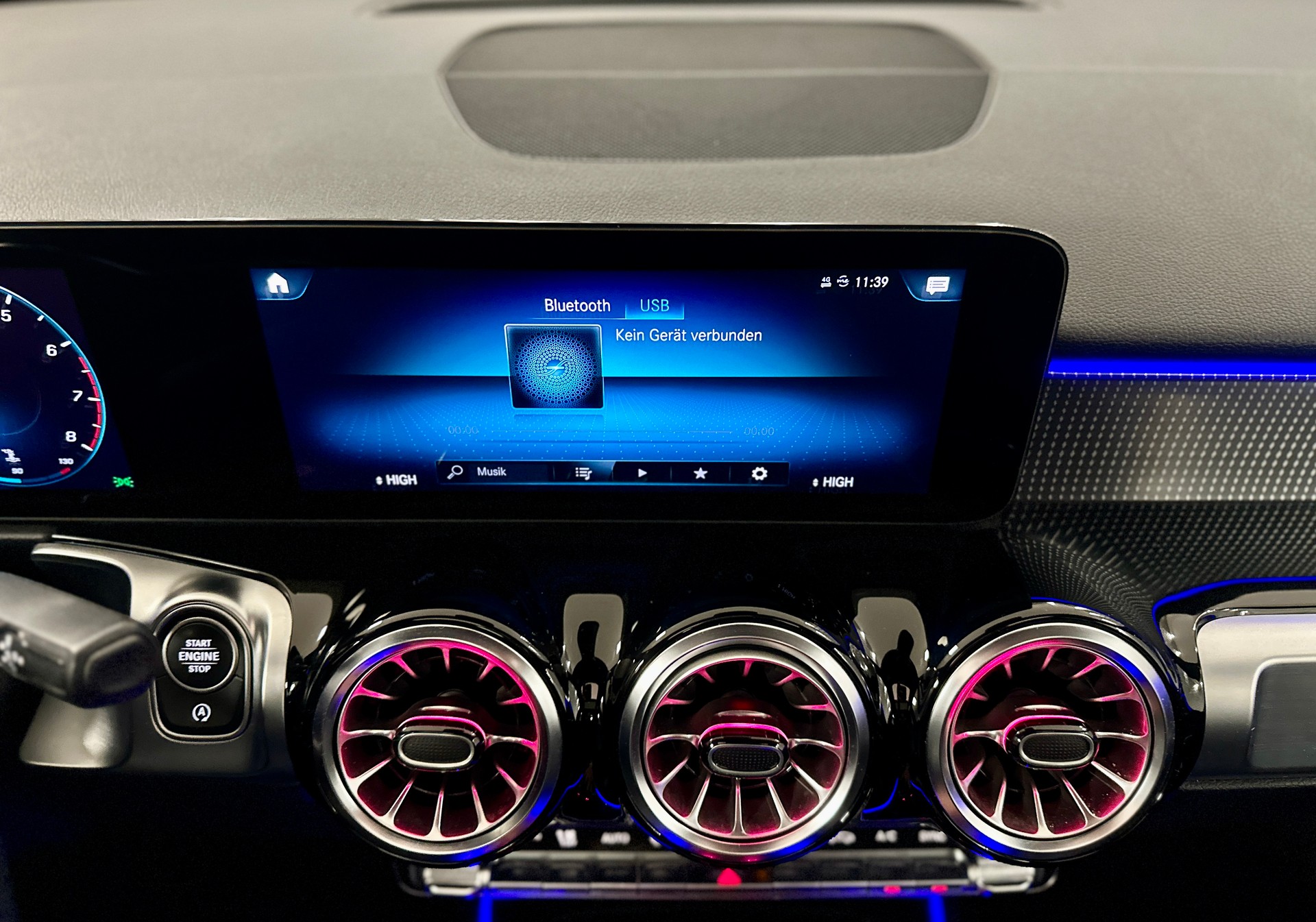 MERCEDES-BENZ GLB 250 4Matic Progressive **7-PLÄTZER** 8G-Tronic-image-21