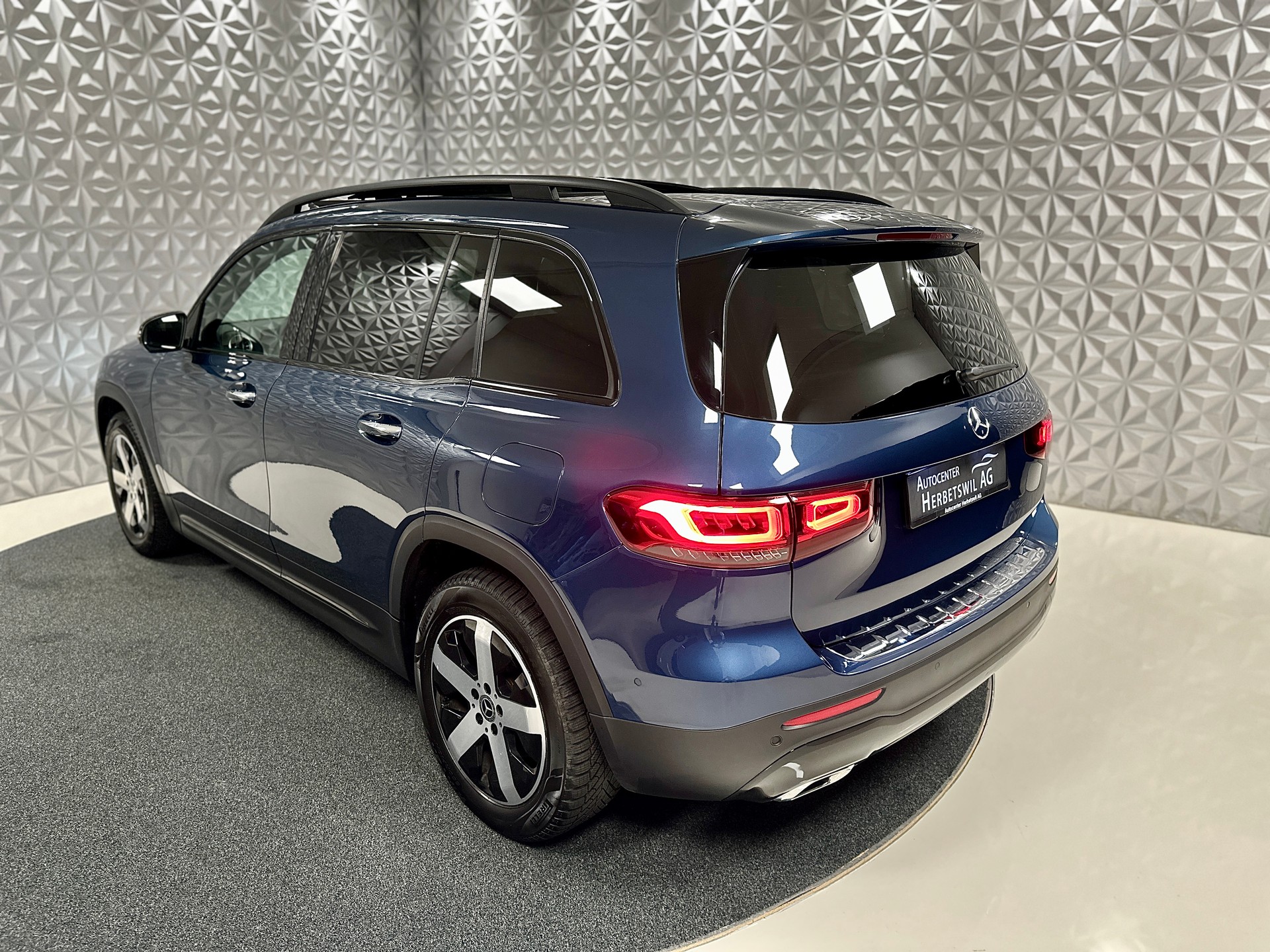 MERCEDES-BENZ GLB 250 4Matic Progressive **7-PLÄTZER** 8G-Tronic-image-9