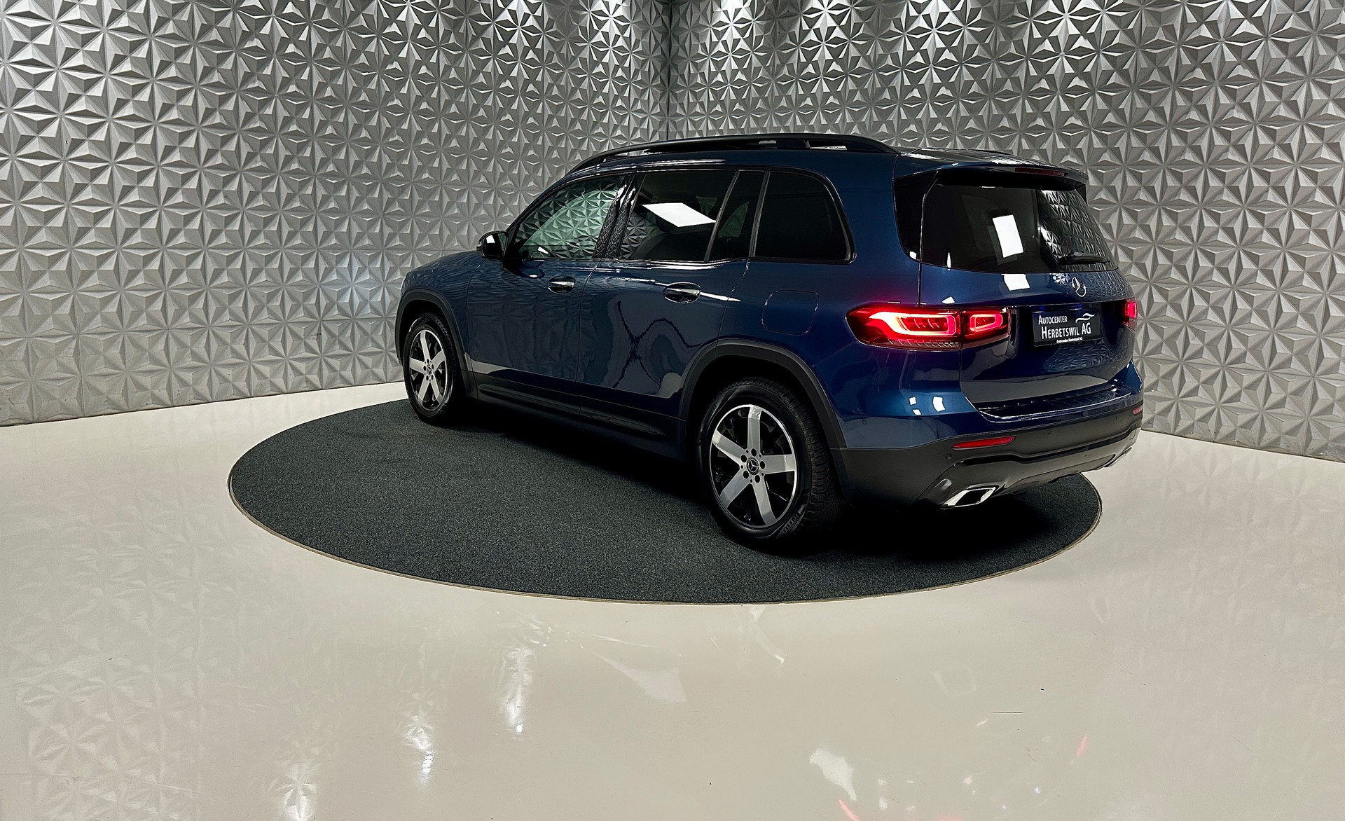 MERCEDES-BENZ GLB 250 4Matic Progressive **7-PLÄTZER** 8G-Tronic-image-6