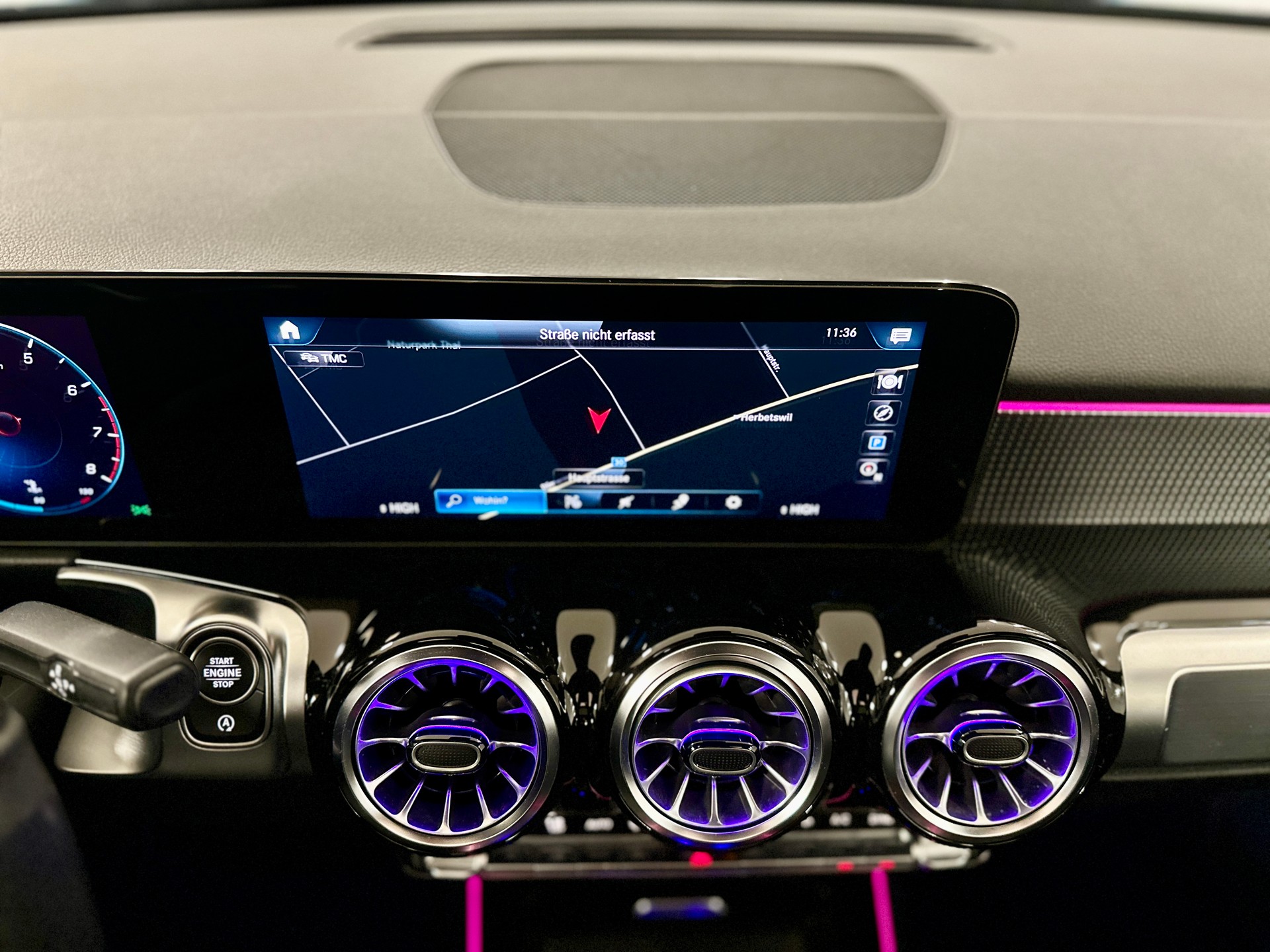 MERCEDES-BENZ GLB 250 4Matic Progressive **7-PLÄTZER** 8G-Tronic-image-17
