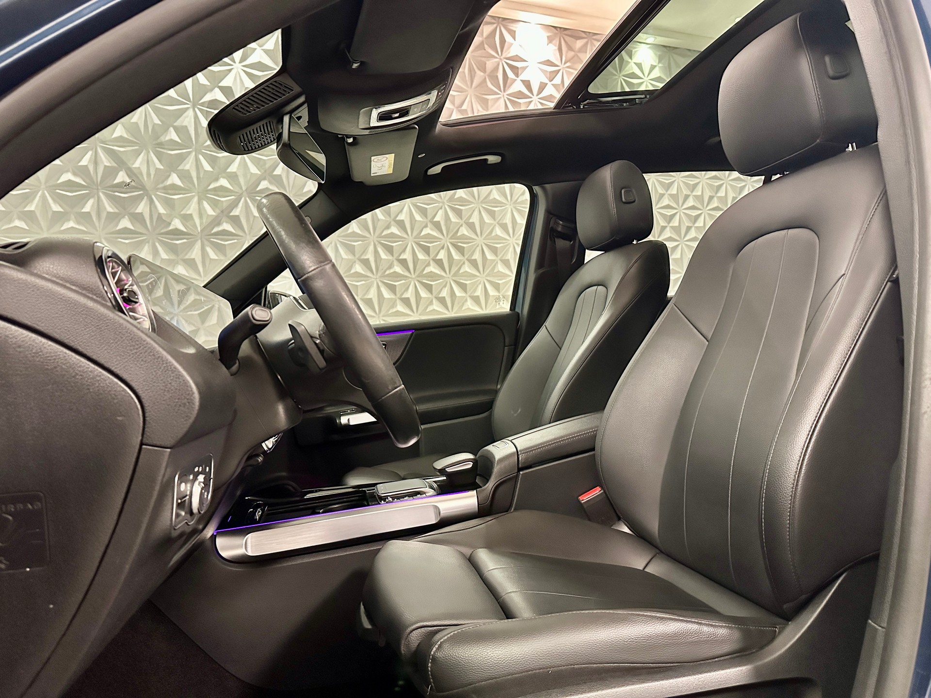 MERCEDES-BENZ GLB 250 4Matic Progressive **7-PLÄTZER** 8G-Tronic-image-12