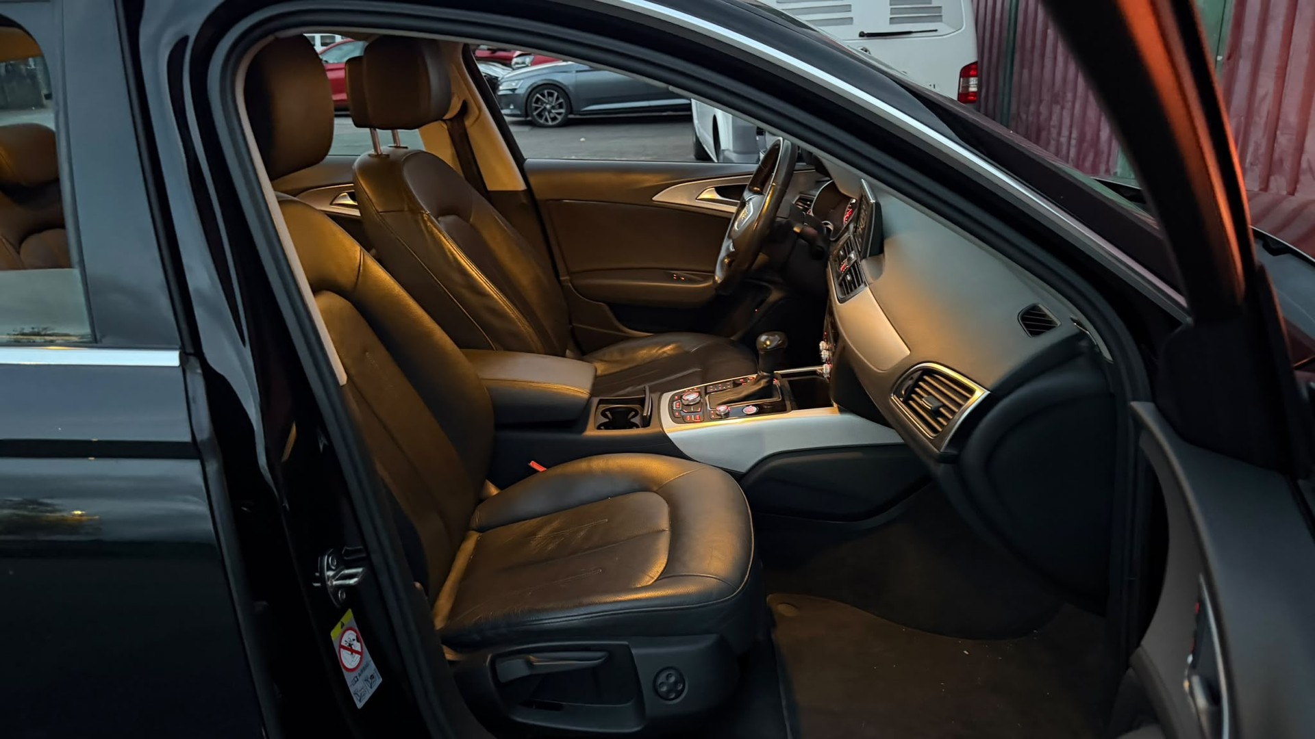 AUDI A6 Avant 2.0 TDI multitronic-image-12