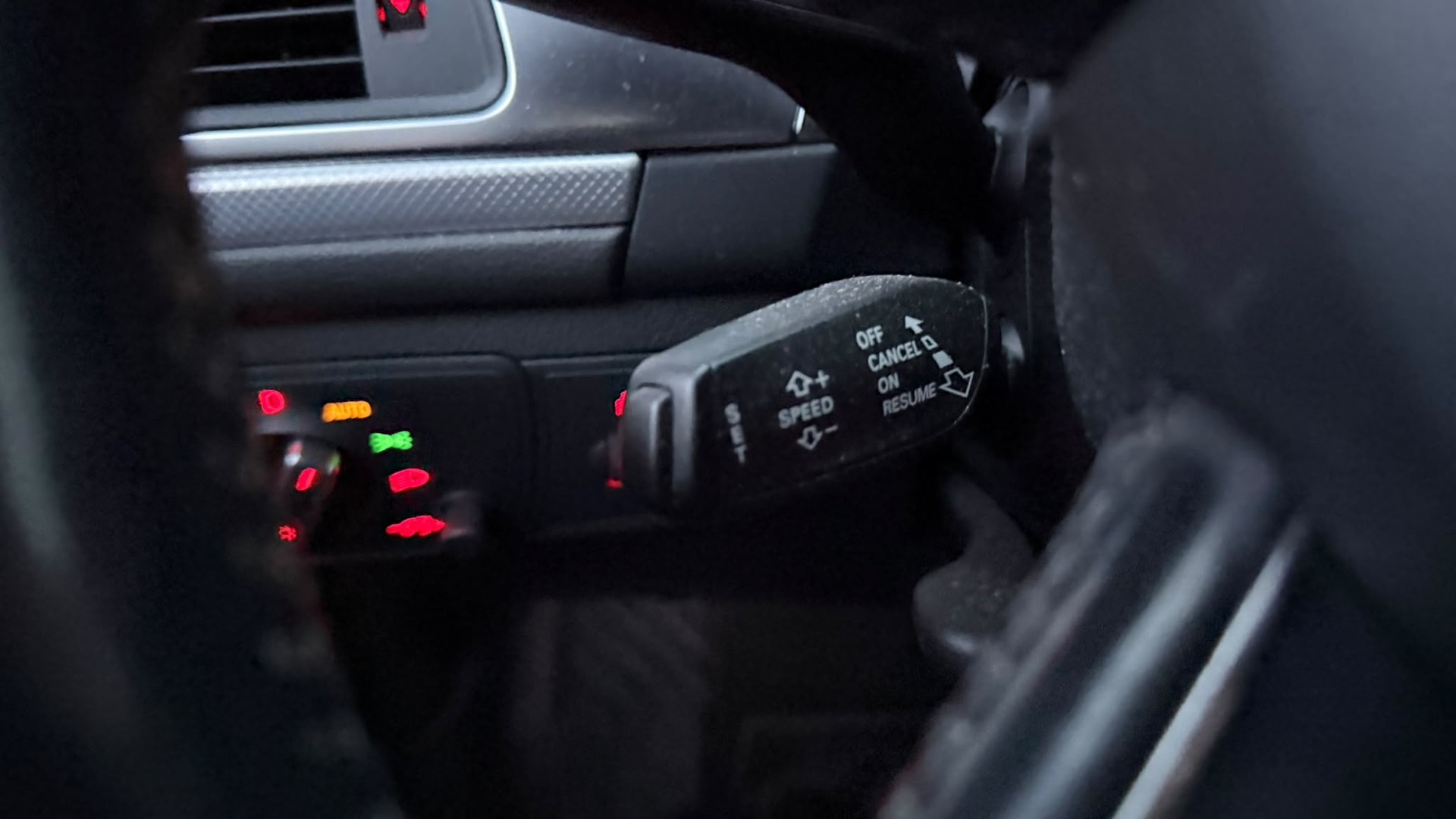 AUDI A6 Avant 2.0 TDI multitronic-image-13