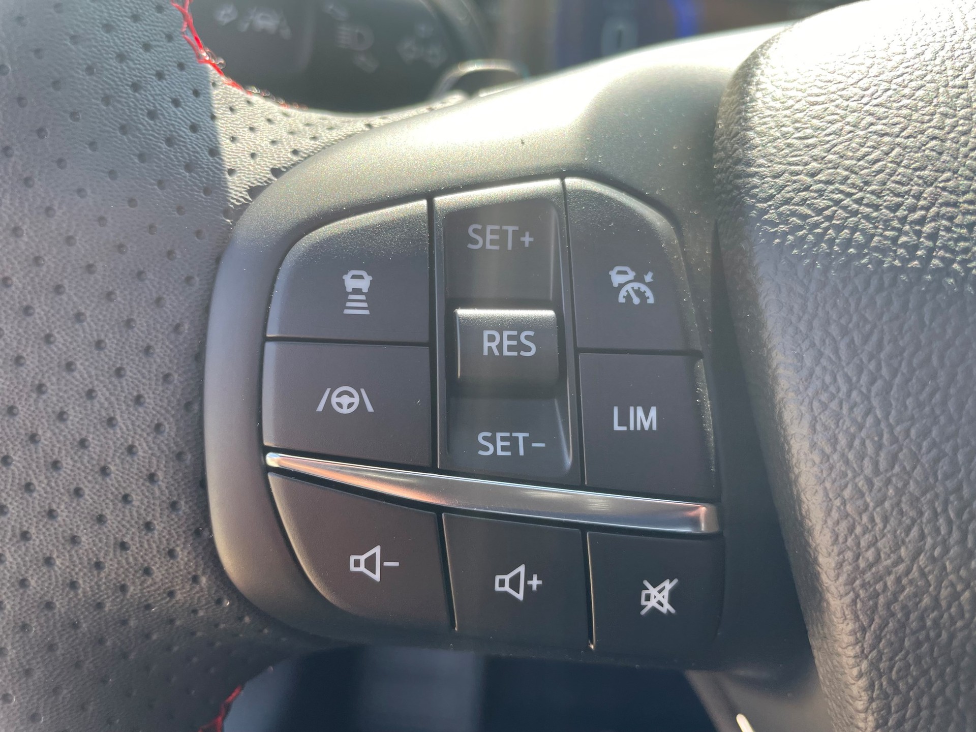 FORD Focus1.0 MHEV ST-Line X A-image-19
